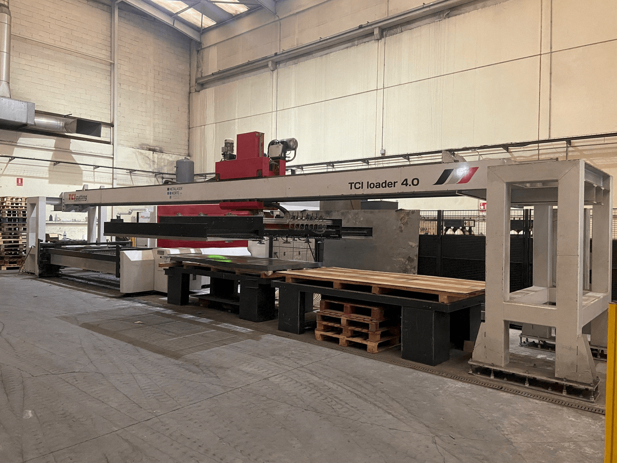 Front view of TCI Smartline Fiber 4020 machine