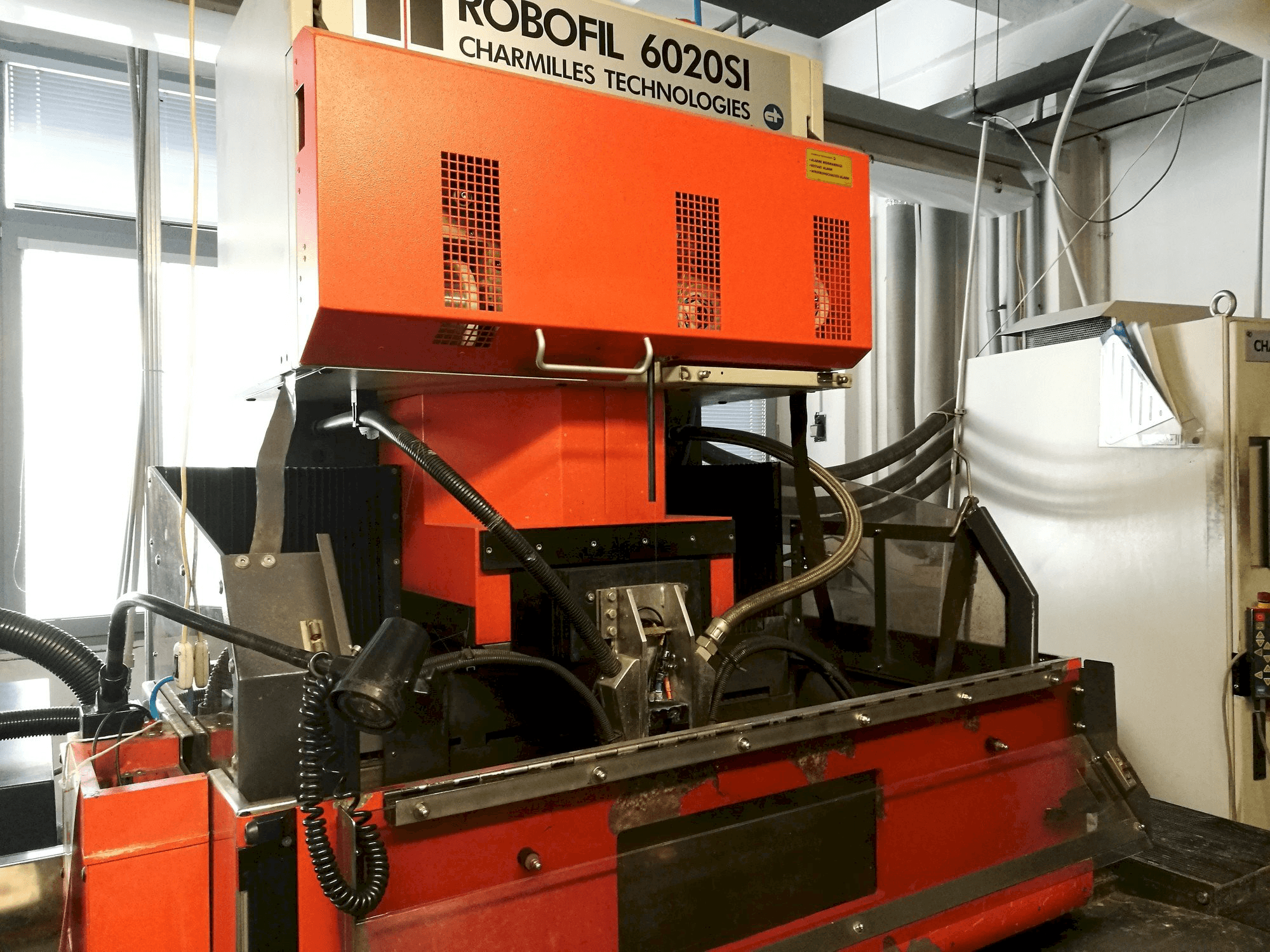 Front view of CHARMILLES Robofil 6020 SI machine