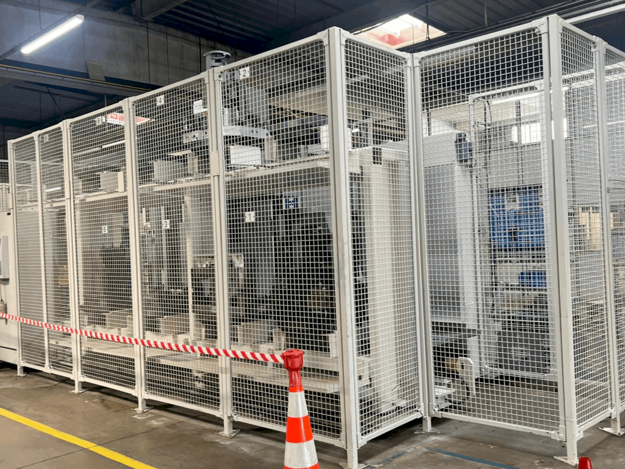 Front view of HELLER MCH 250 machine