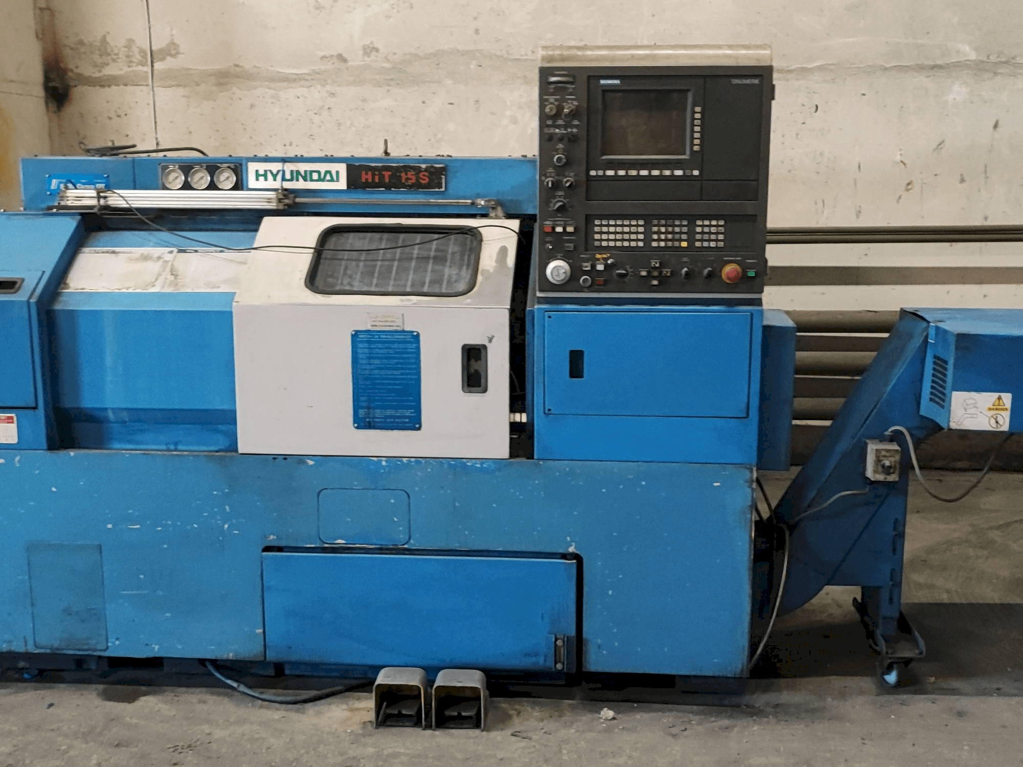 Front view of Hyundai HIT15s machine