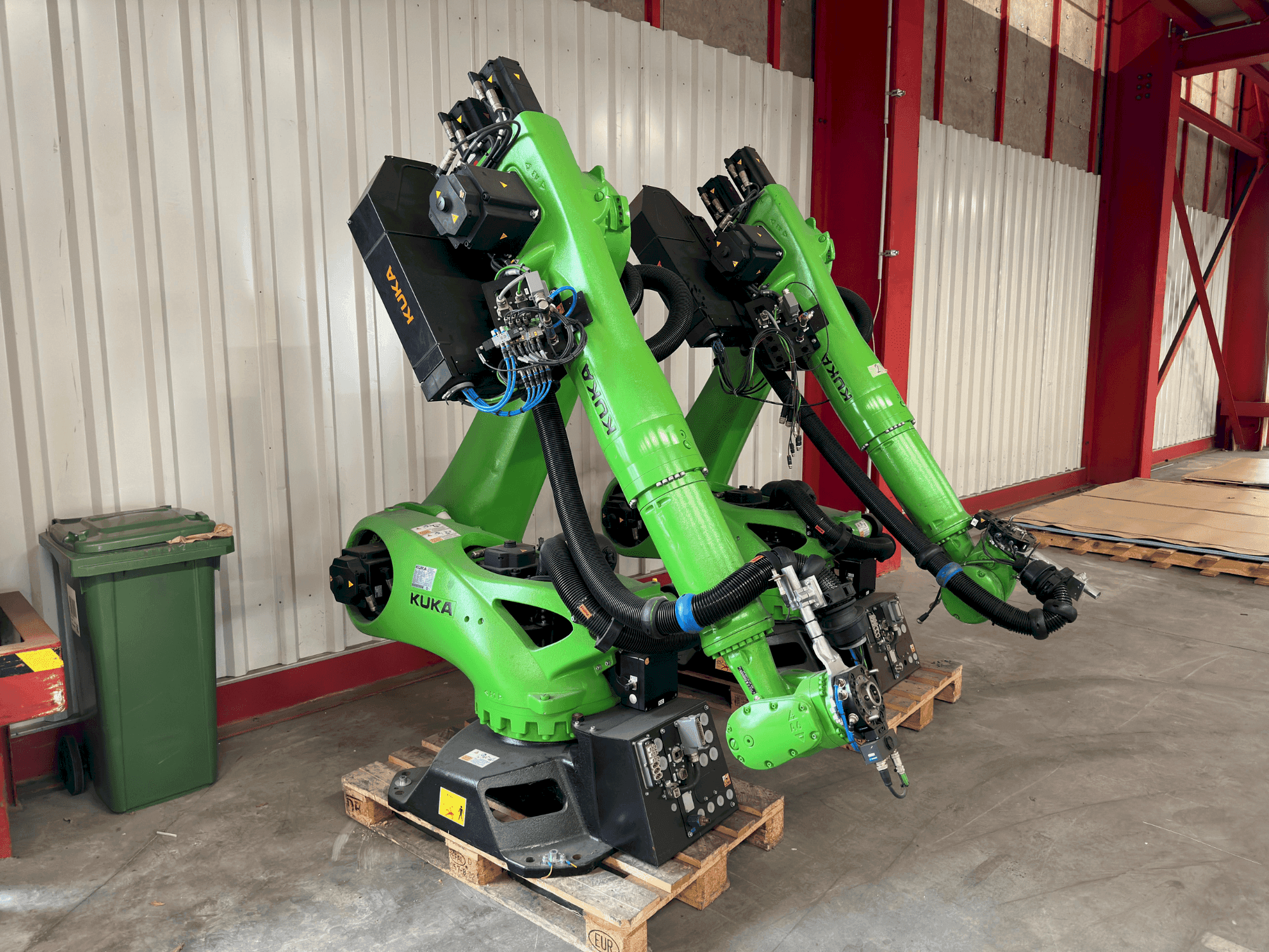Front view of KUKA KR 90 R3700 prime K machine