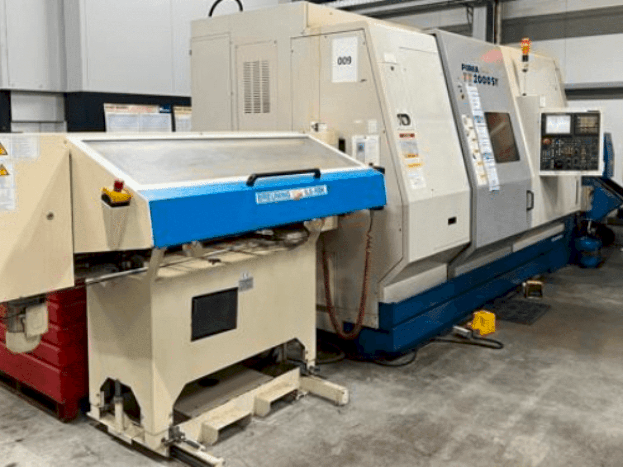 Front view of DAEWOO PUMA TT 2000 SY machine