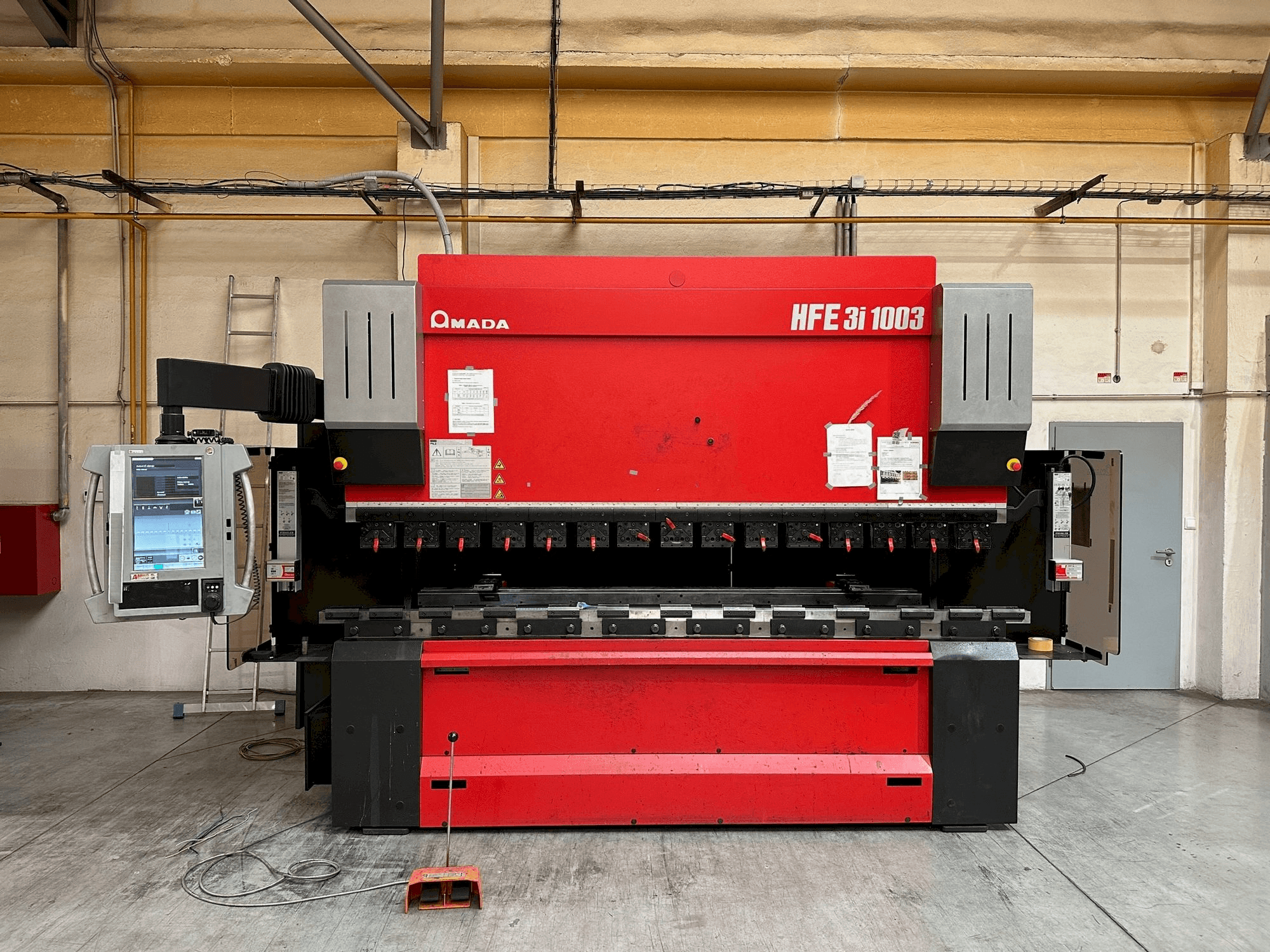 Front view of AMADA HFE 3i 1003 machine