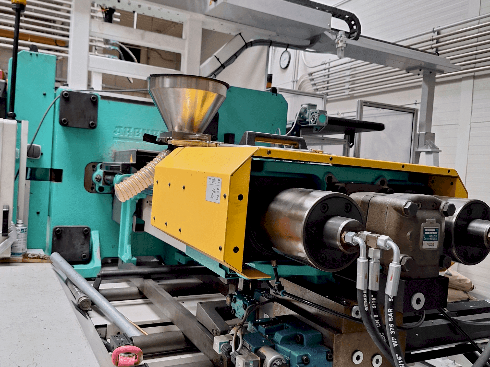 Front view of Arburg 630 S 2500-675 machine