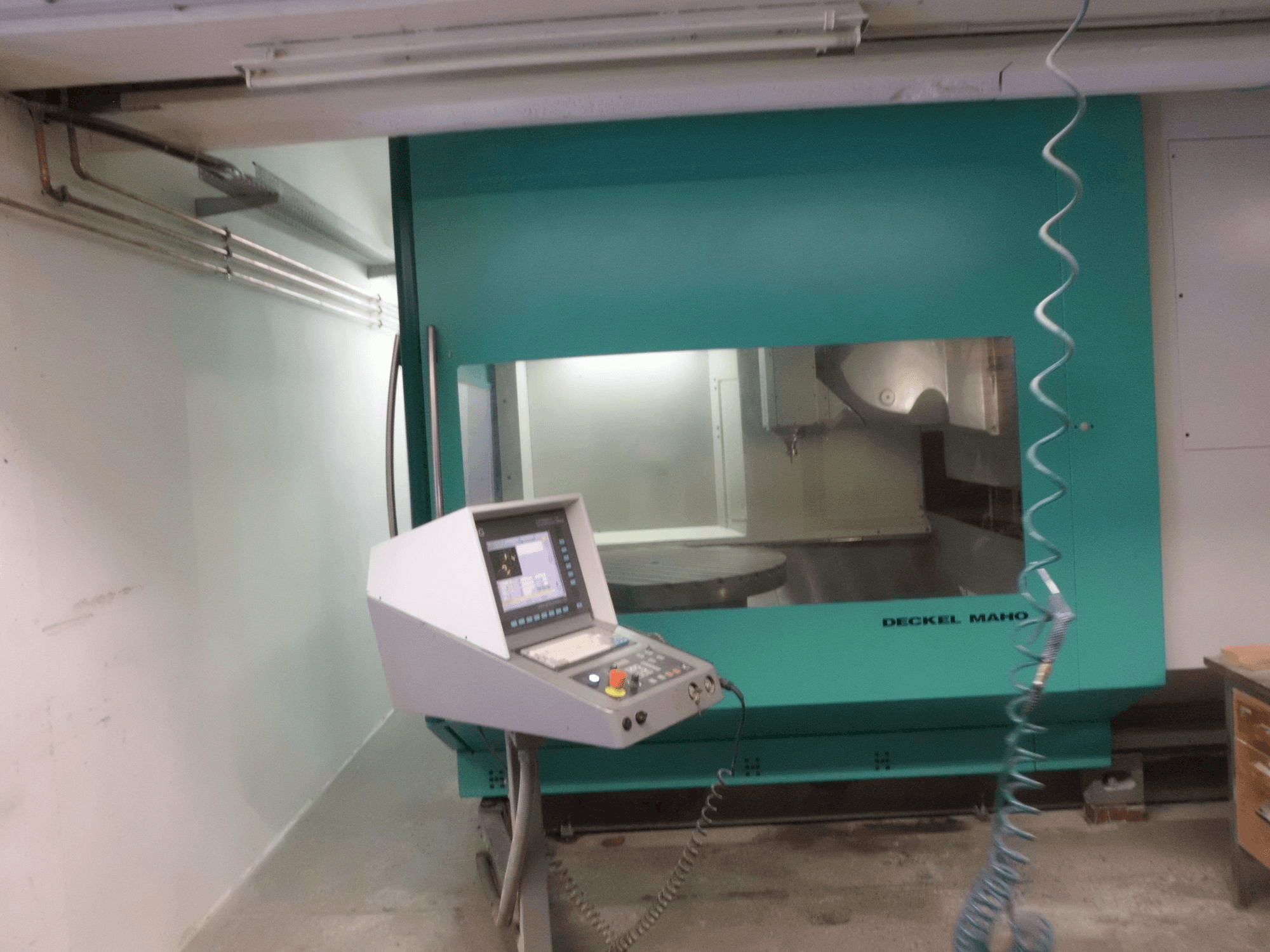 Front view of DECKEL MAHO DMU 125 P machine