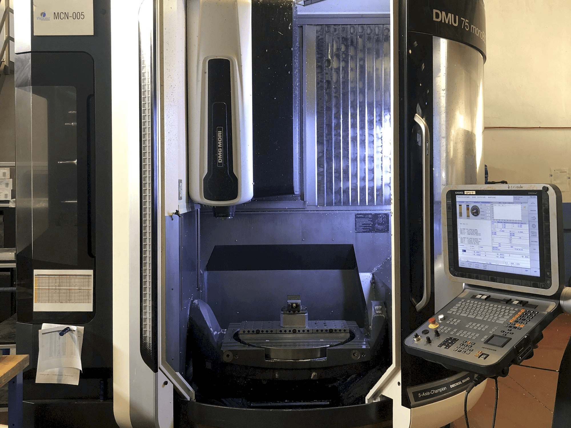 Front view of DMG MORI DMU 75 Monoblock machine