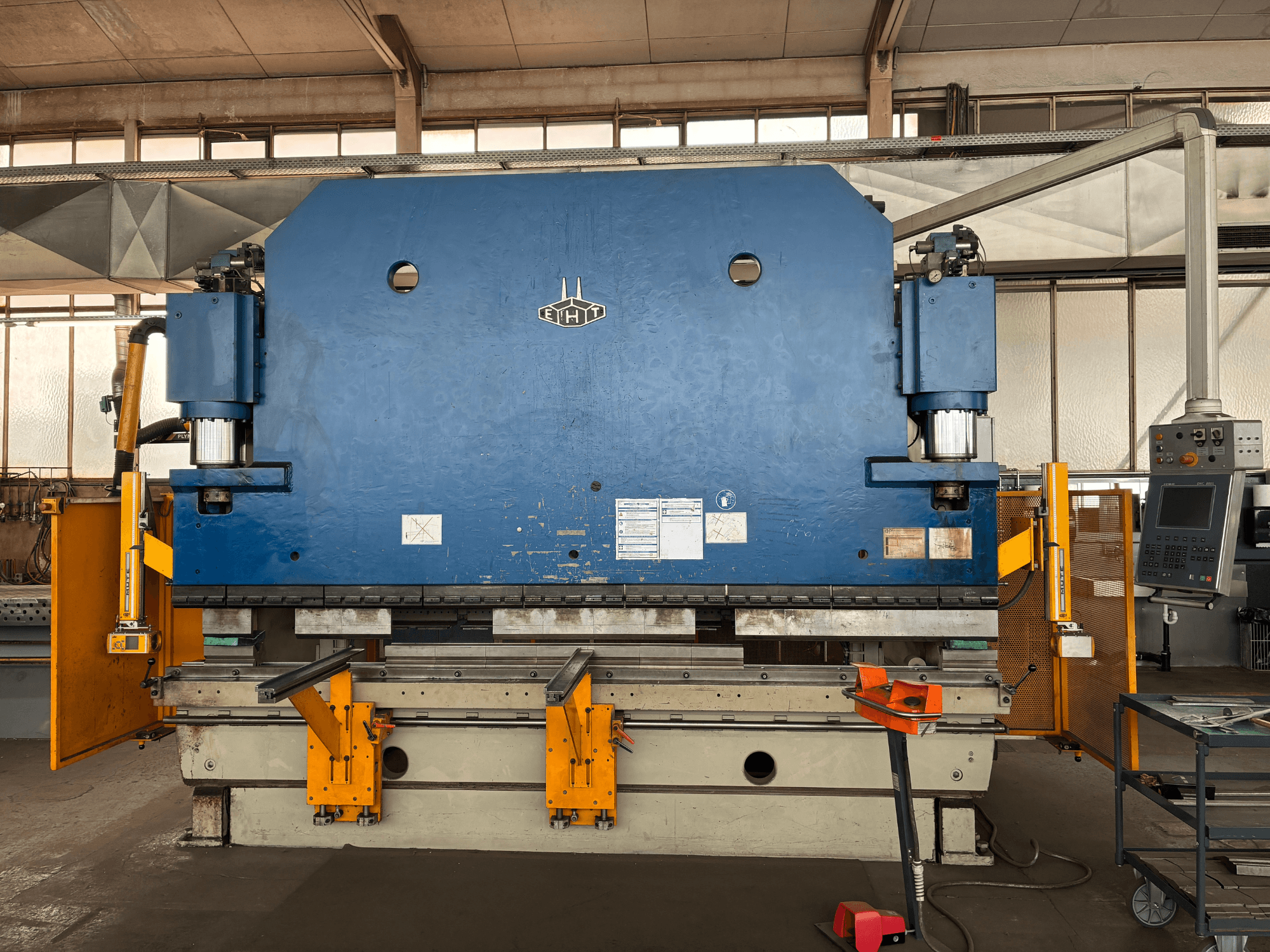 EHT EHPS 32-40 press brake, front view, showcasing blue frame, dual hydraulic rams, and operational controls to the side.