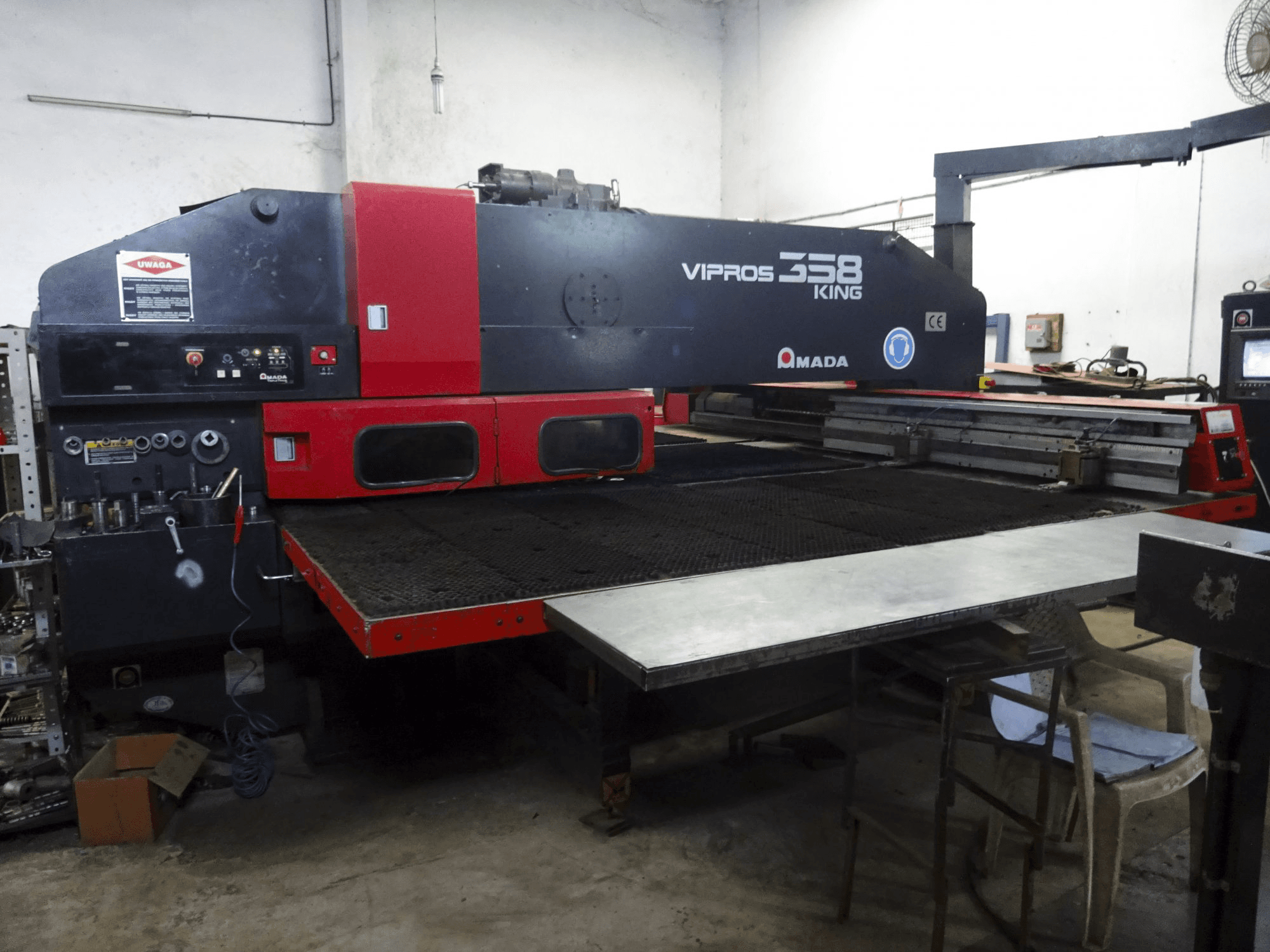 Left view of AMADA Vipros 358 King machine
