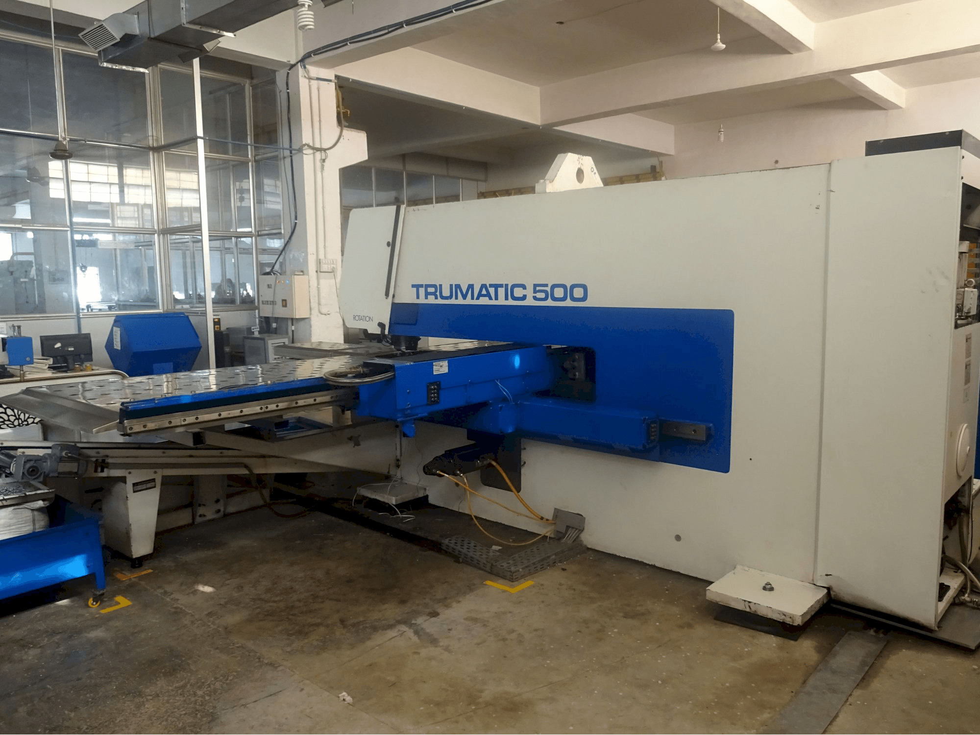 Right side view of Trumpf Trumatic 500 R Machine