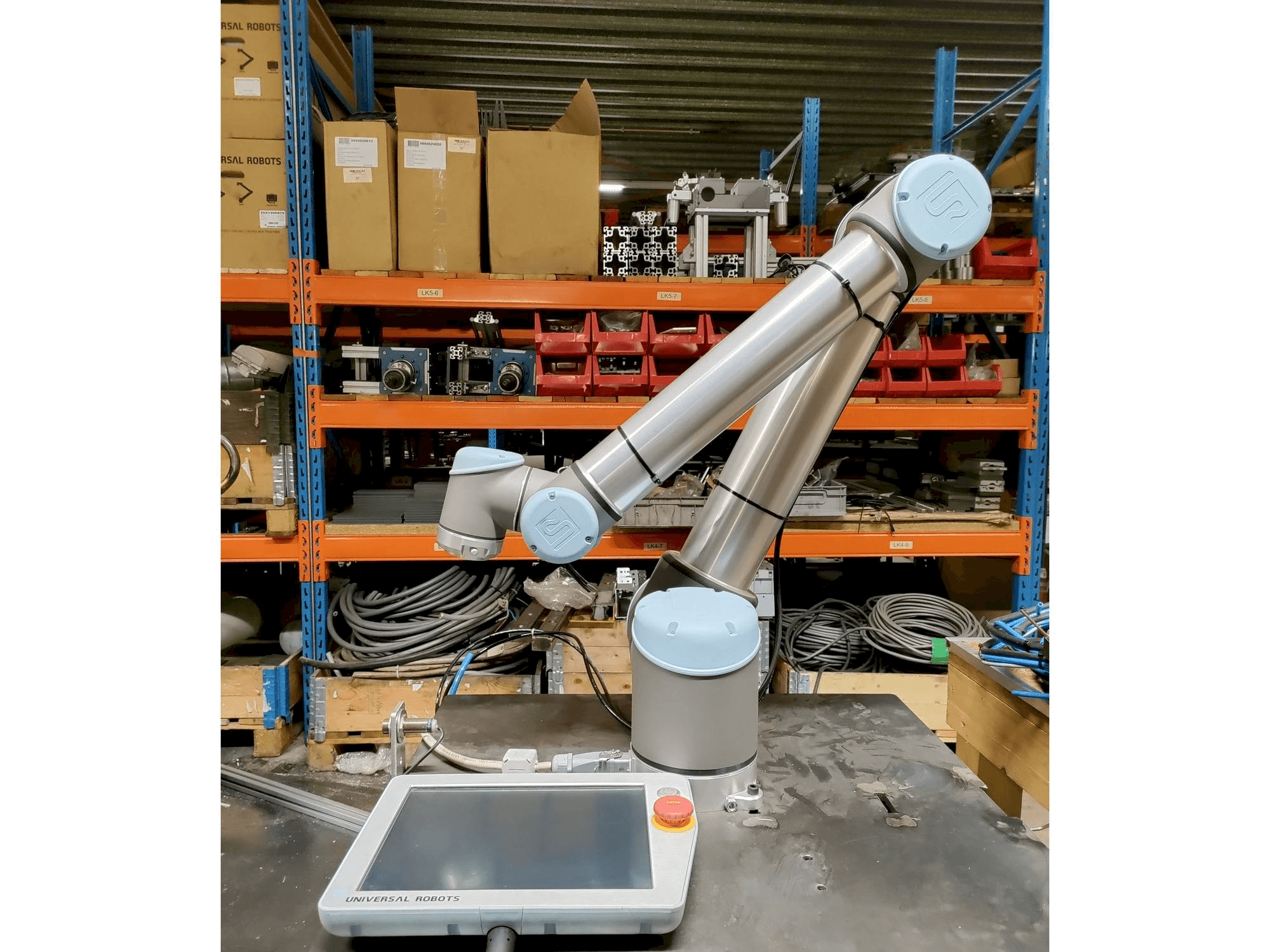 Front view of Universal Robots UR10 machine