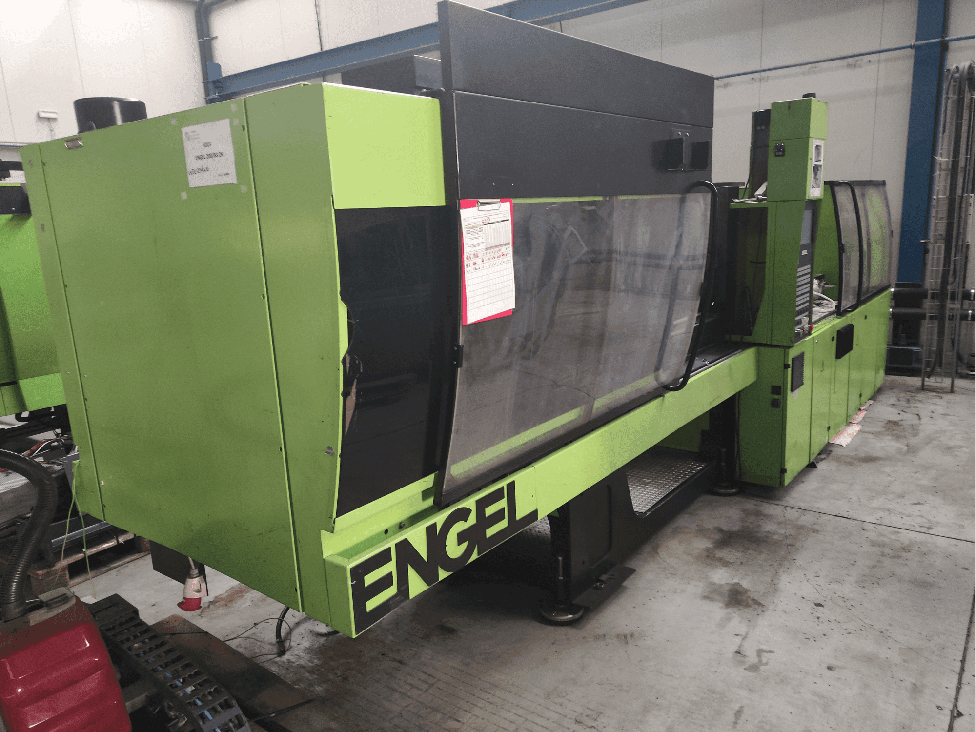 Front view of Engel Victory 750/200 Tech machine