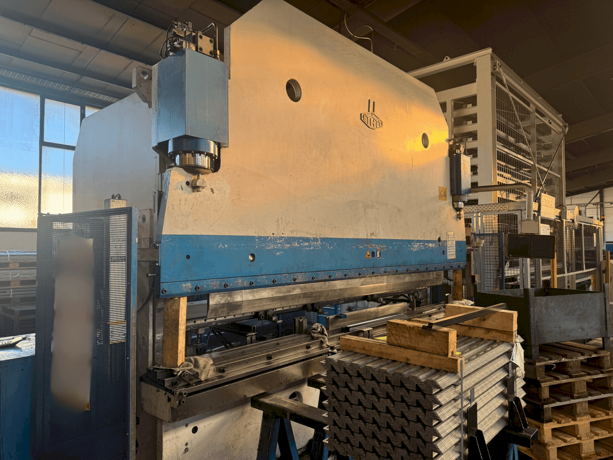 Front view of EHT EHPS 15-40 machine