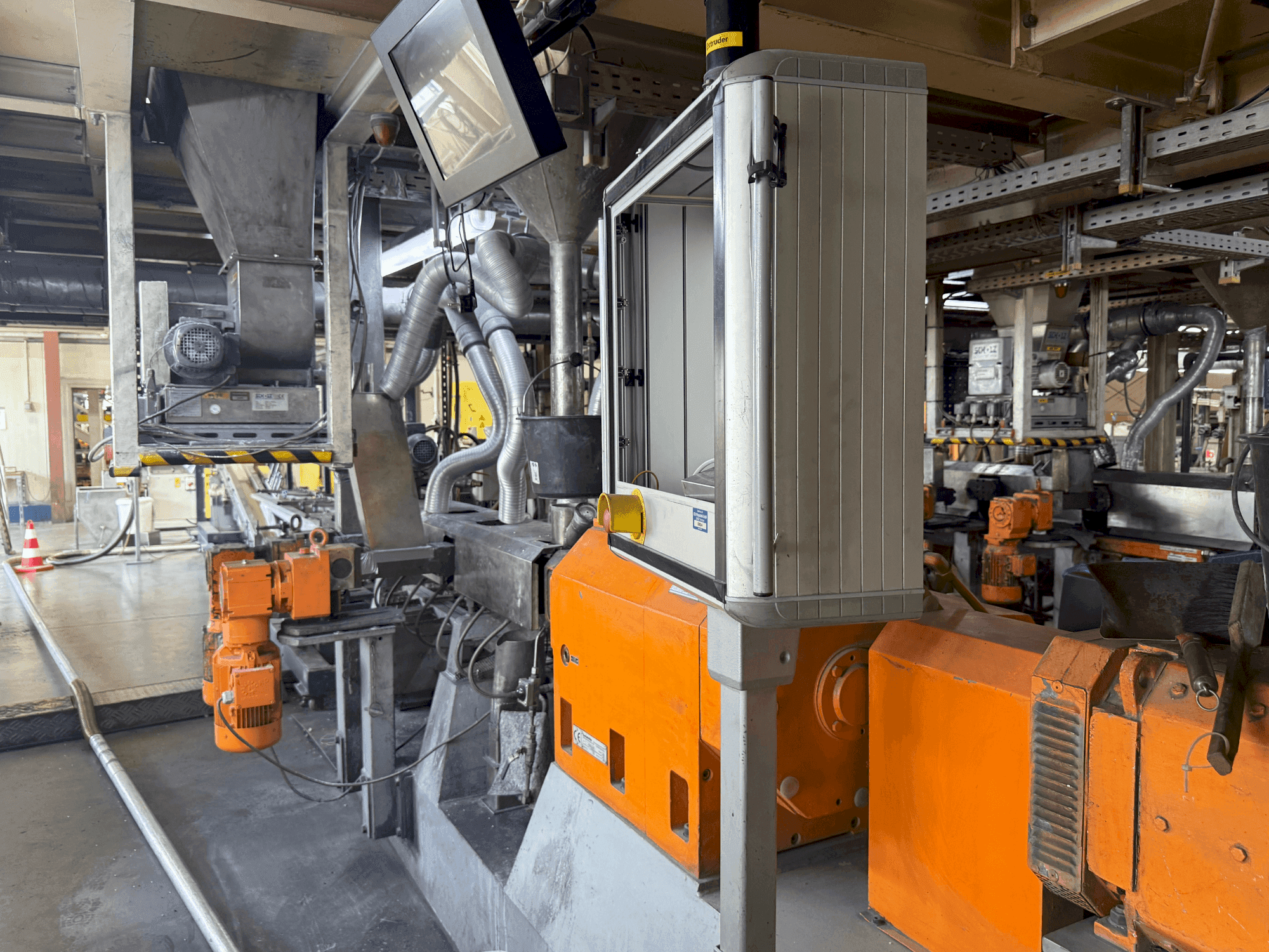 Left side view of Leistritz ZSE 50HP-40D machine