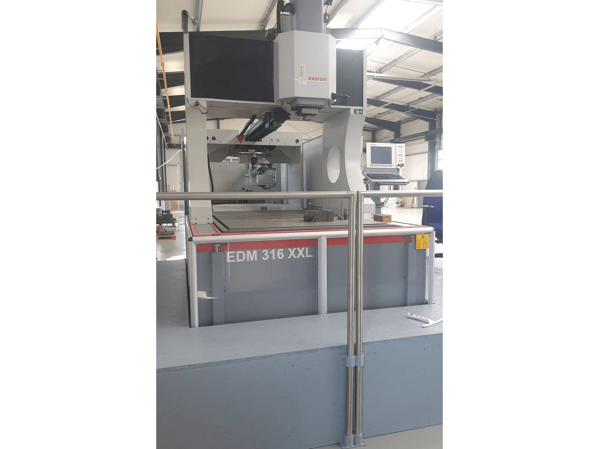 Front view of Exeron 316 XXL machine