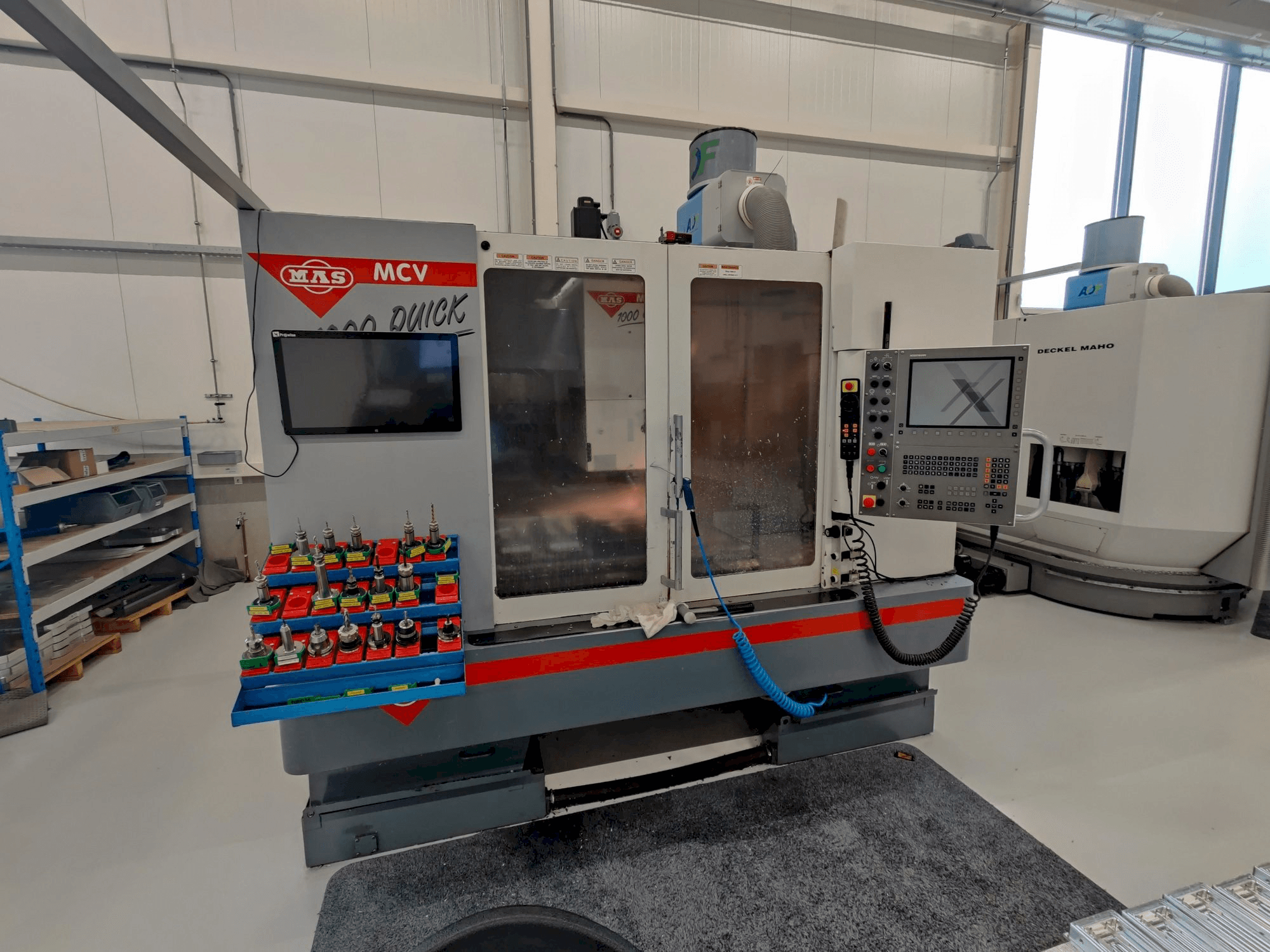 Front view of MAS MCV1000 Quick machine