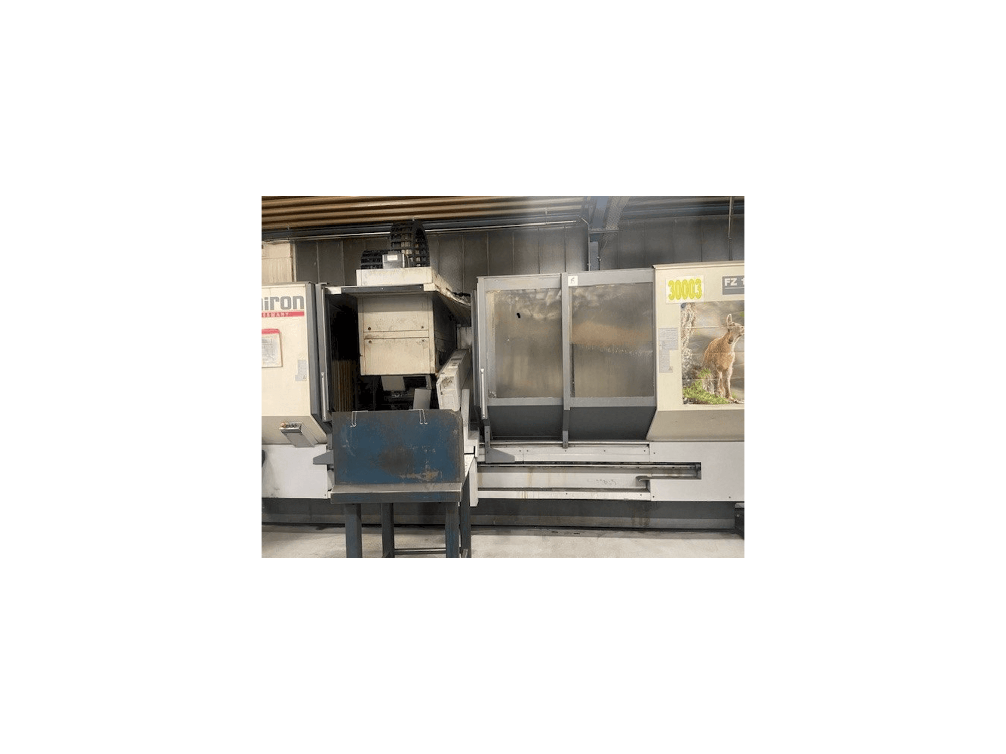 Front view of CHIRON FZ18KL machine