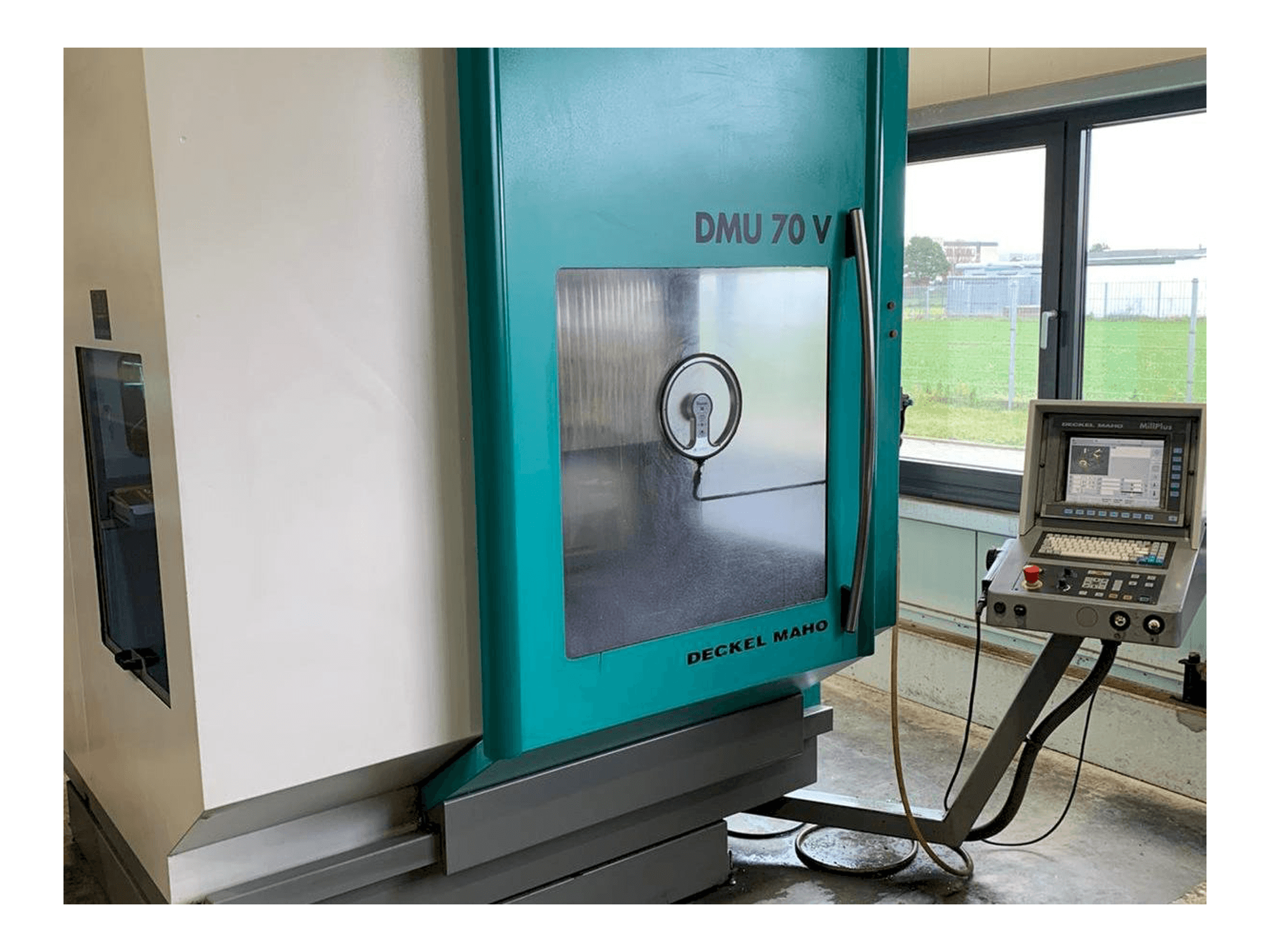 Front view of DECKEL MAHO DMU 70V machine