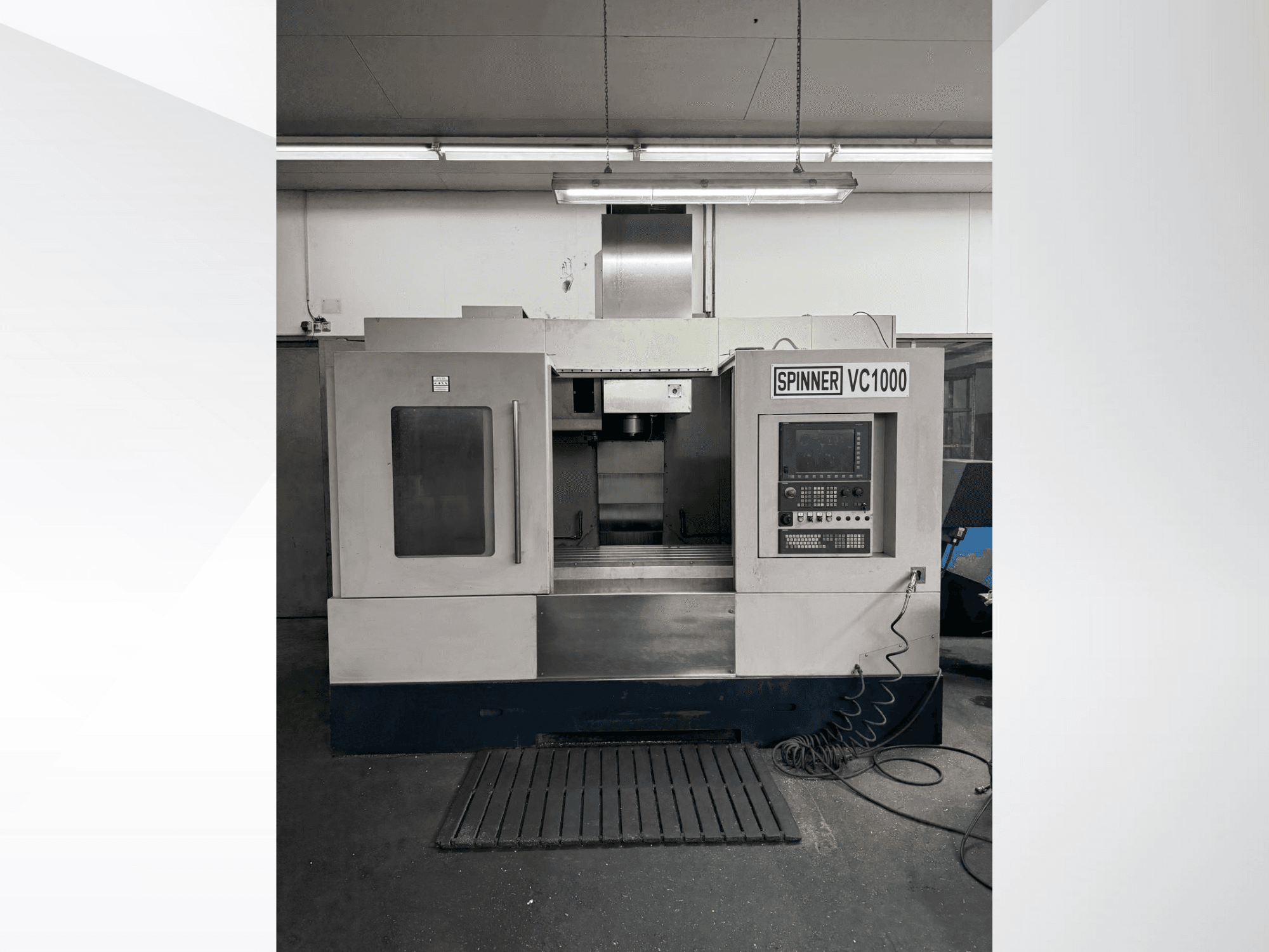 Spinner VC1000 machining center in front view, featuring a control panel and large working area with a gray finish.