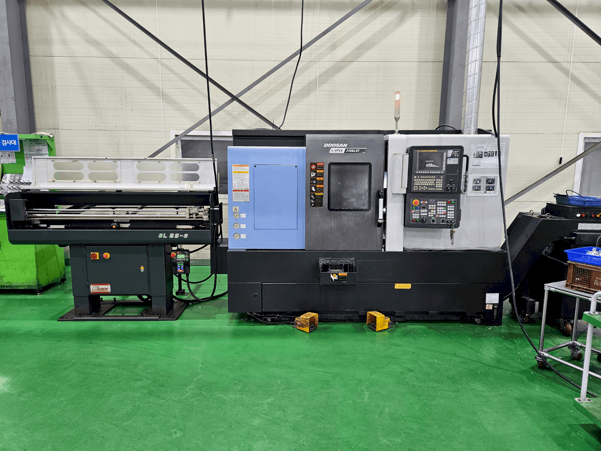 Front view of DOOSAN LYNX 2100 LSYB machine