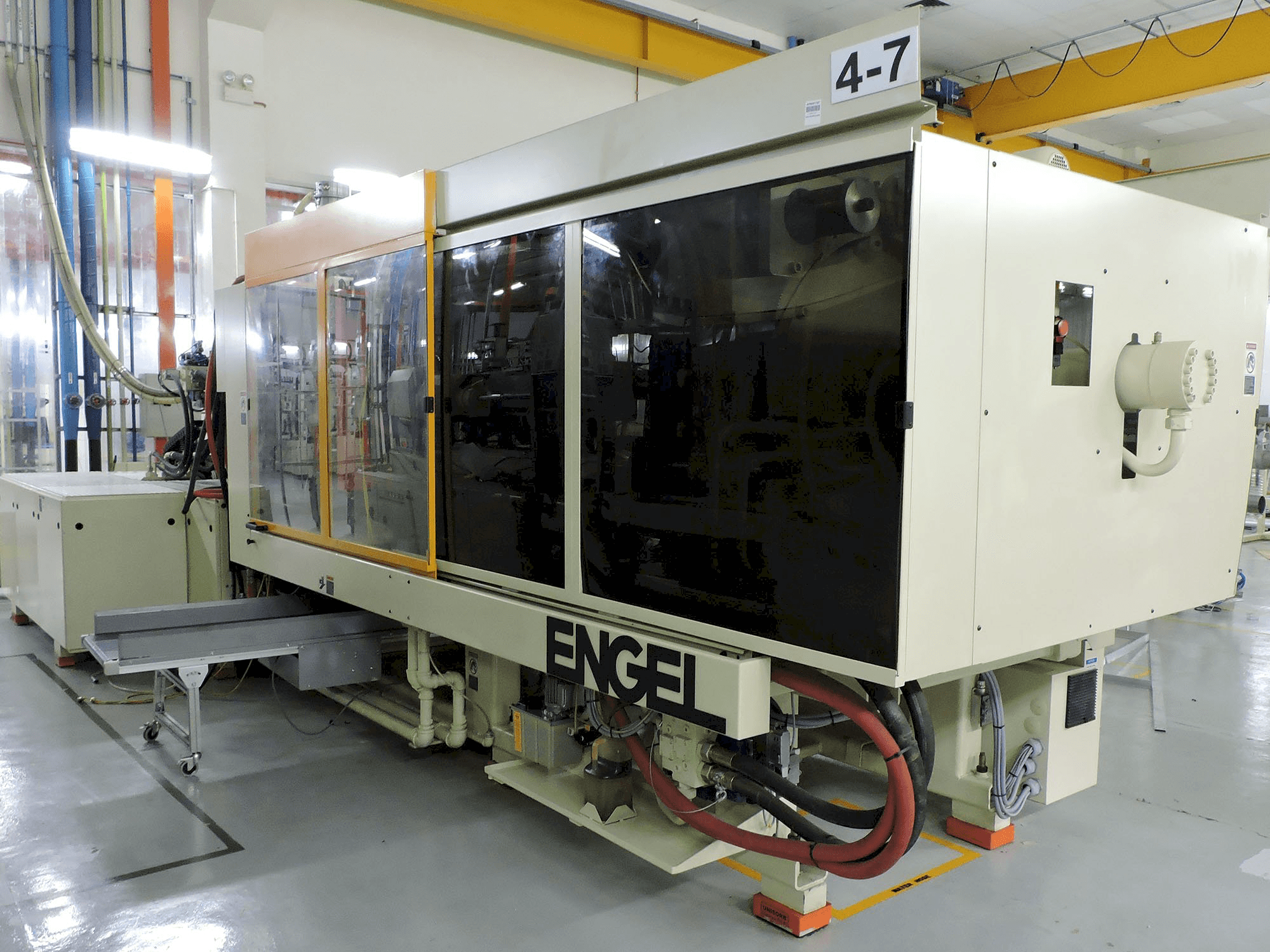 Right view of ENGEL TOGGLE 1350/450 Machine