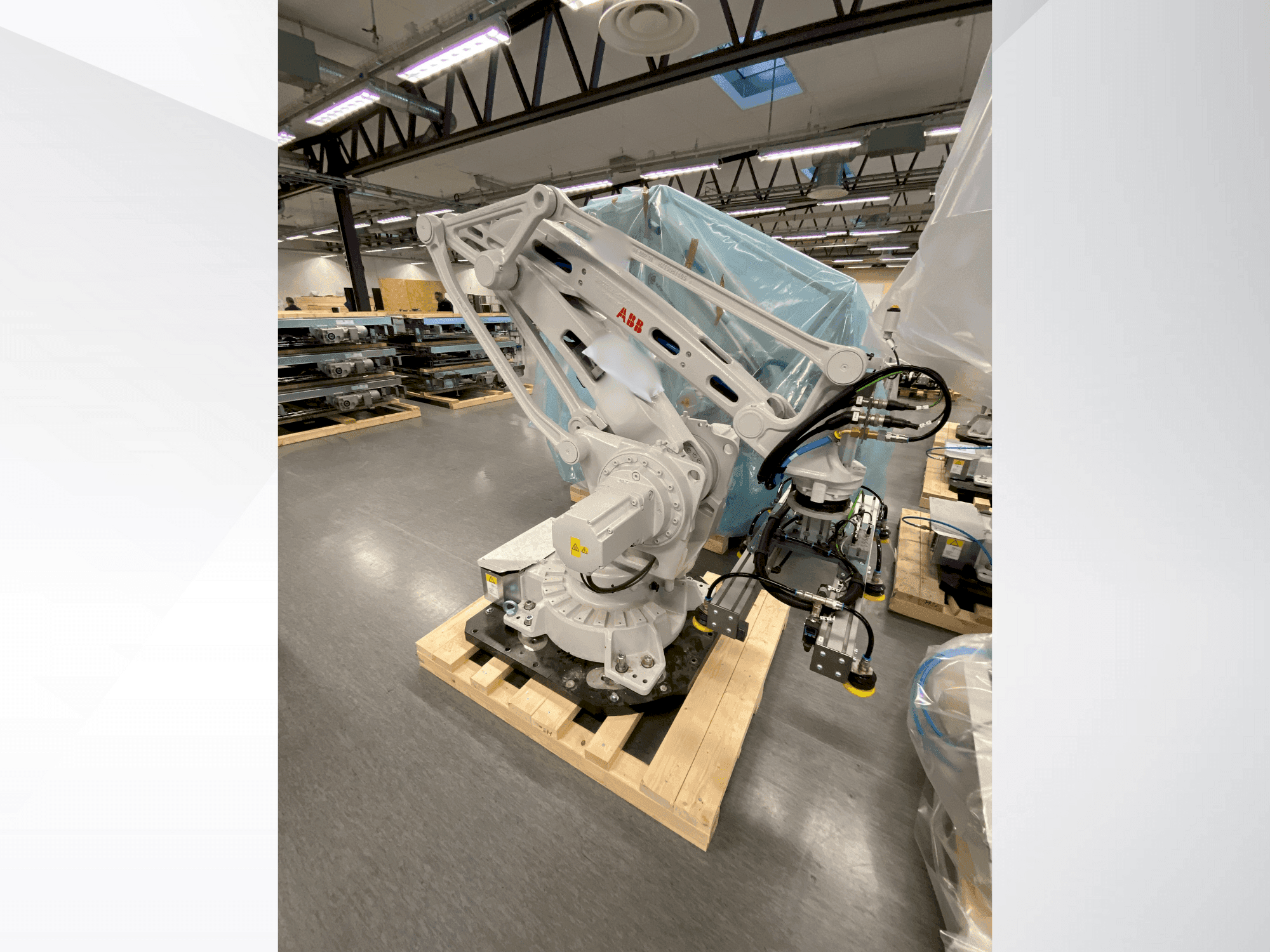 Front view of ABB IRB 460-110/2.4 machine