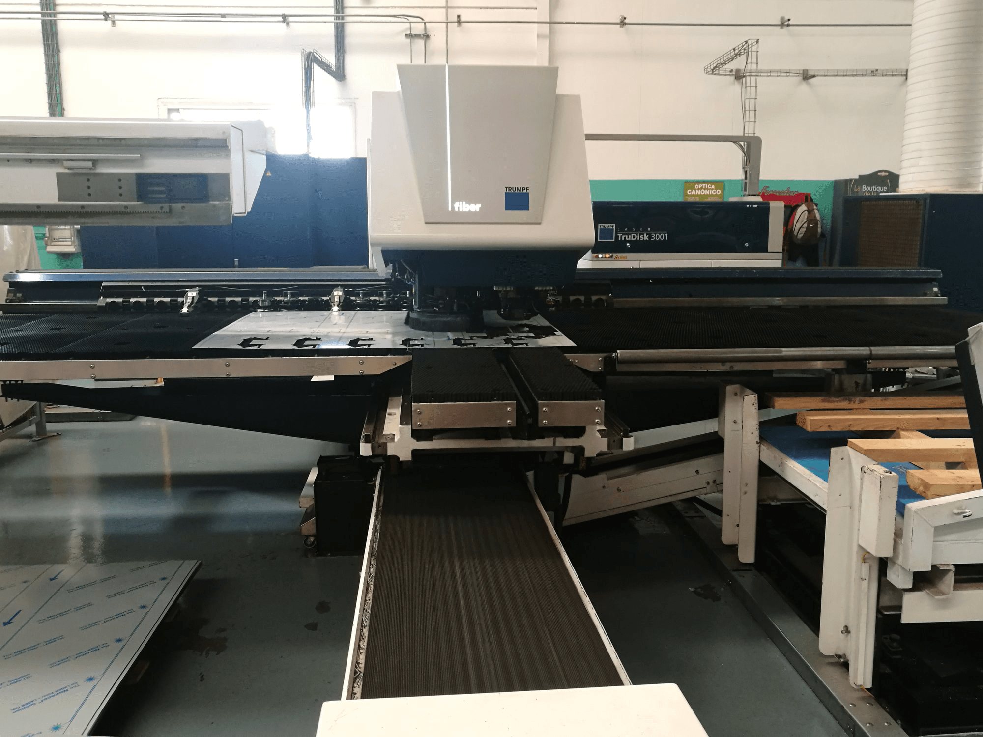 Front view of Trumpf TruMatic 3000 fiber (K04) machine