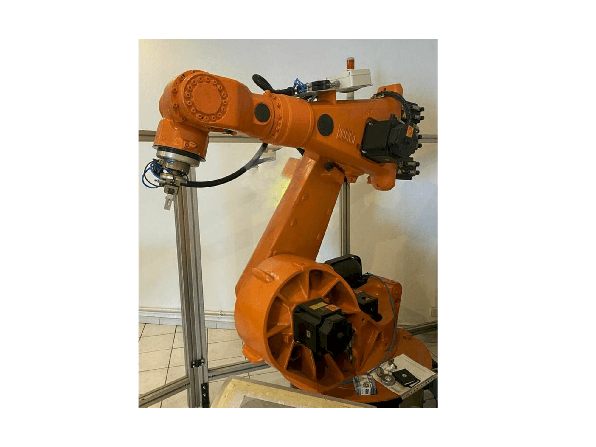 Front view of KUKA KR150L150SP/2 machine