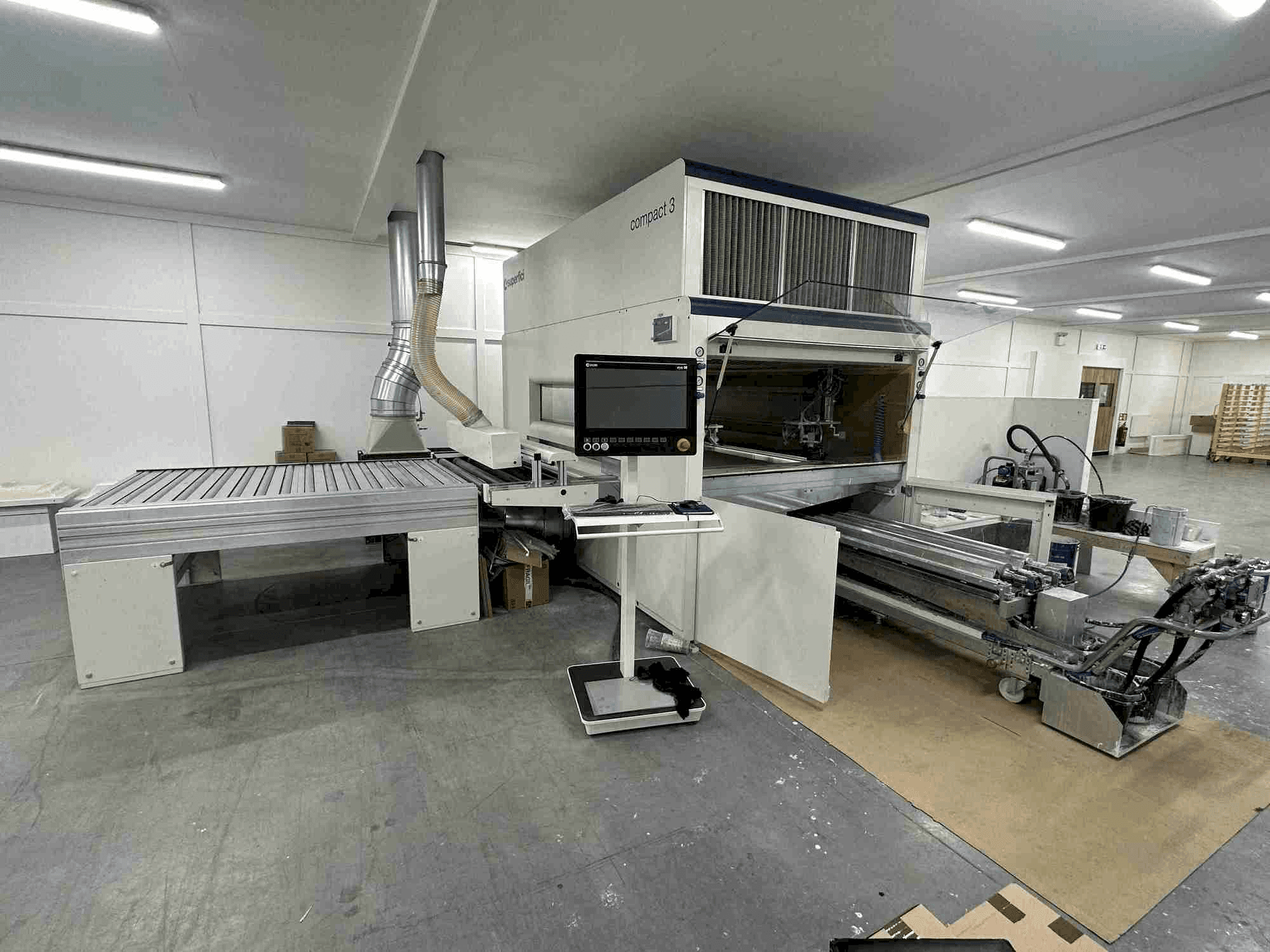 Front view of SUPERFICI Compact 3 R machine