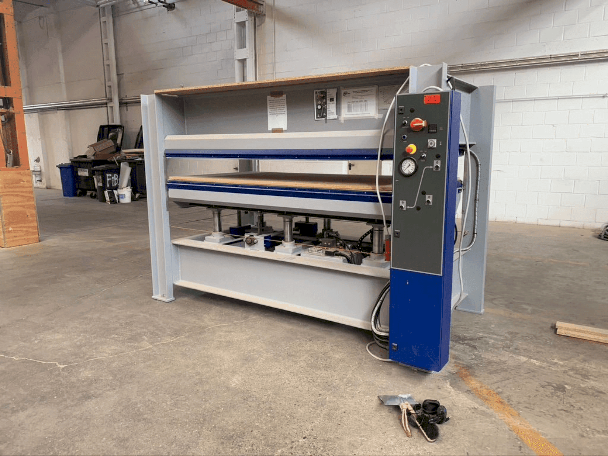 Front view of FORMAT4 HVP Typ 4 machine