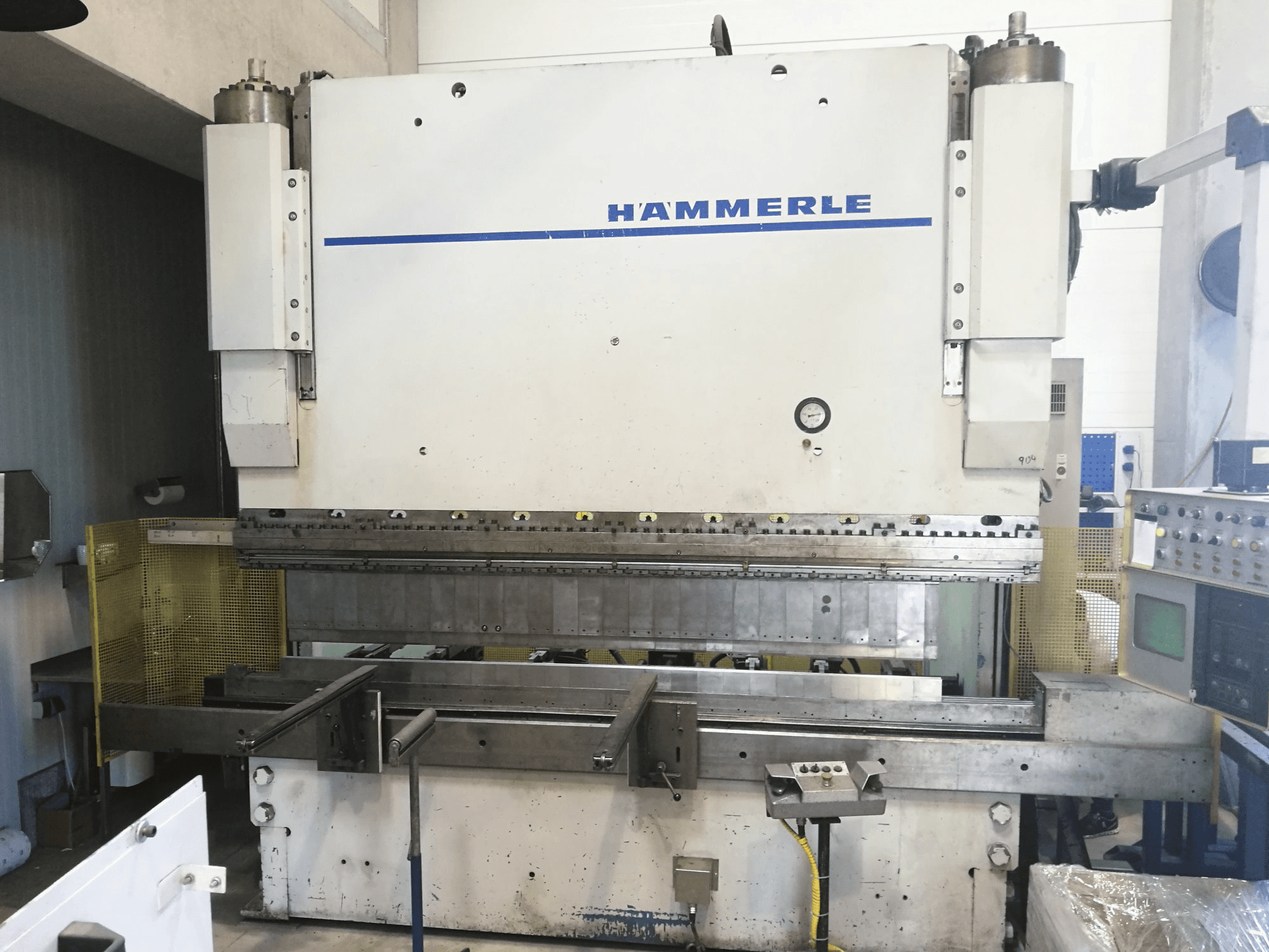 Front view of HAEMMERLE AP200-3100 Machine
