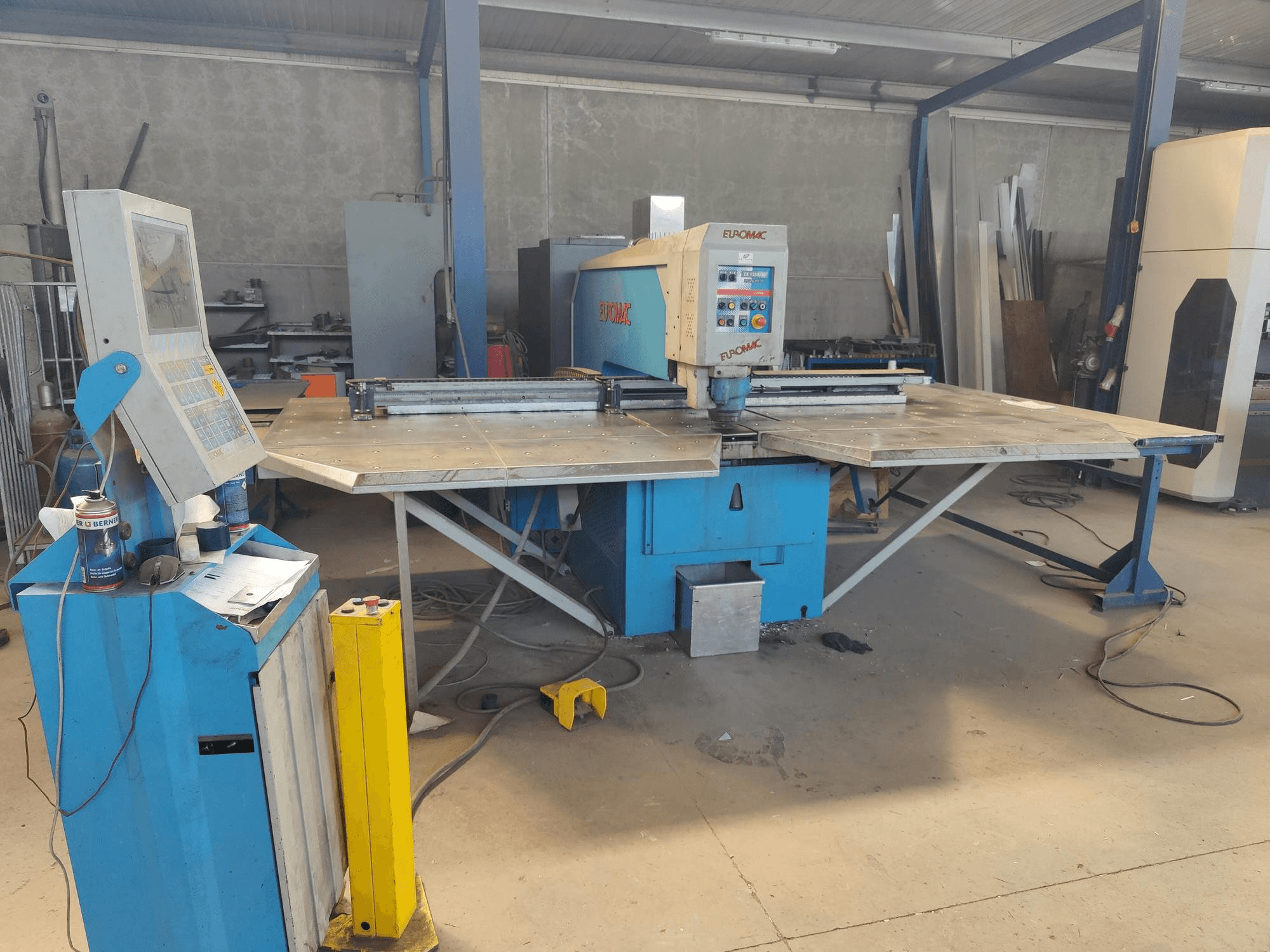 Front view of Euromac Z/1250/30 machine