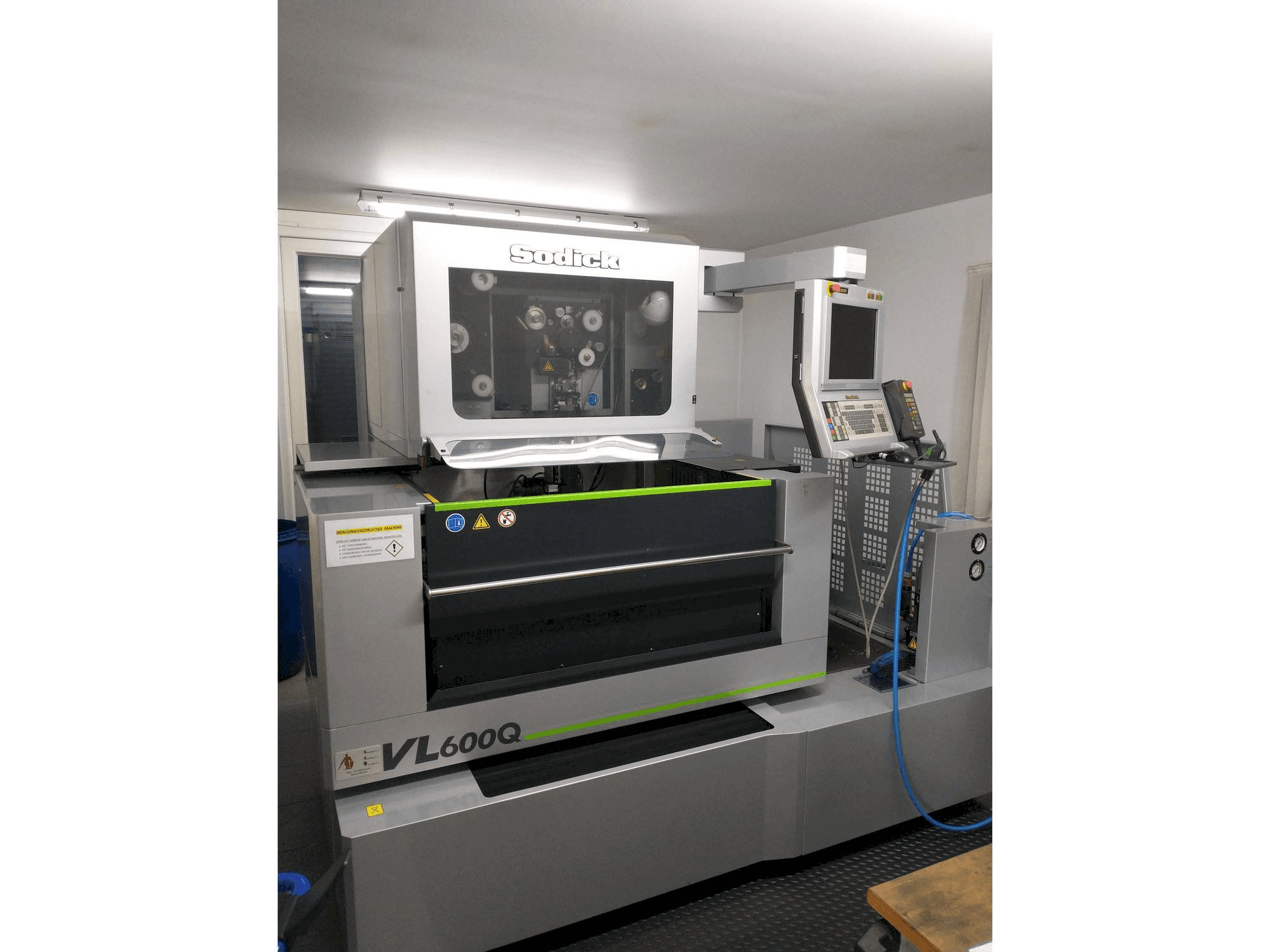 Front view of Sodick VL600Q machine