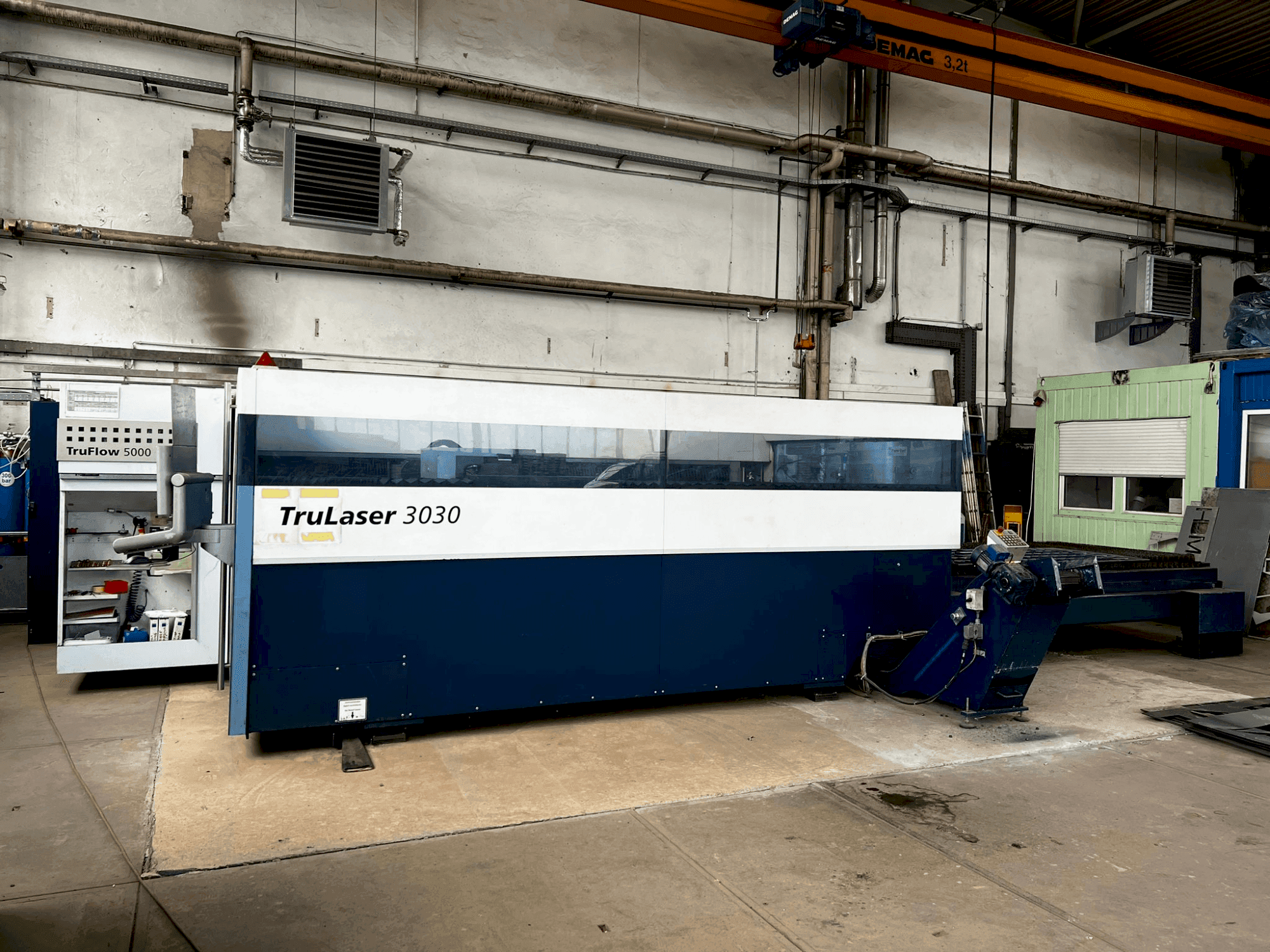 Front view of TRUMPF TruLaser 3030 machine