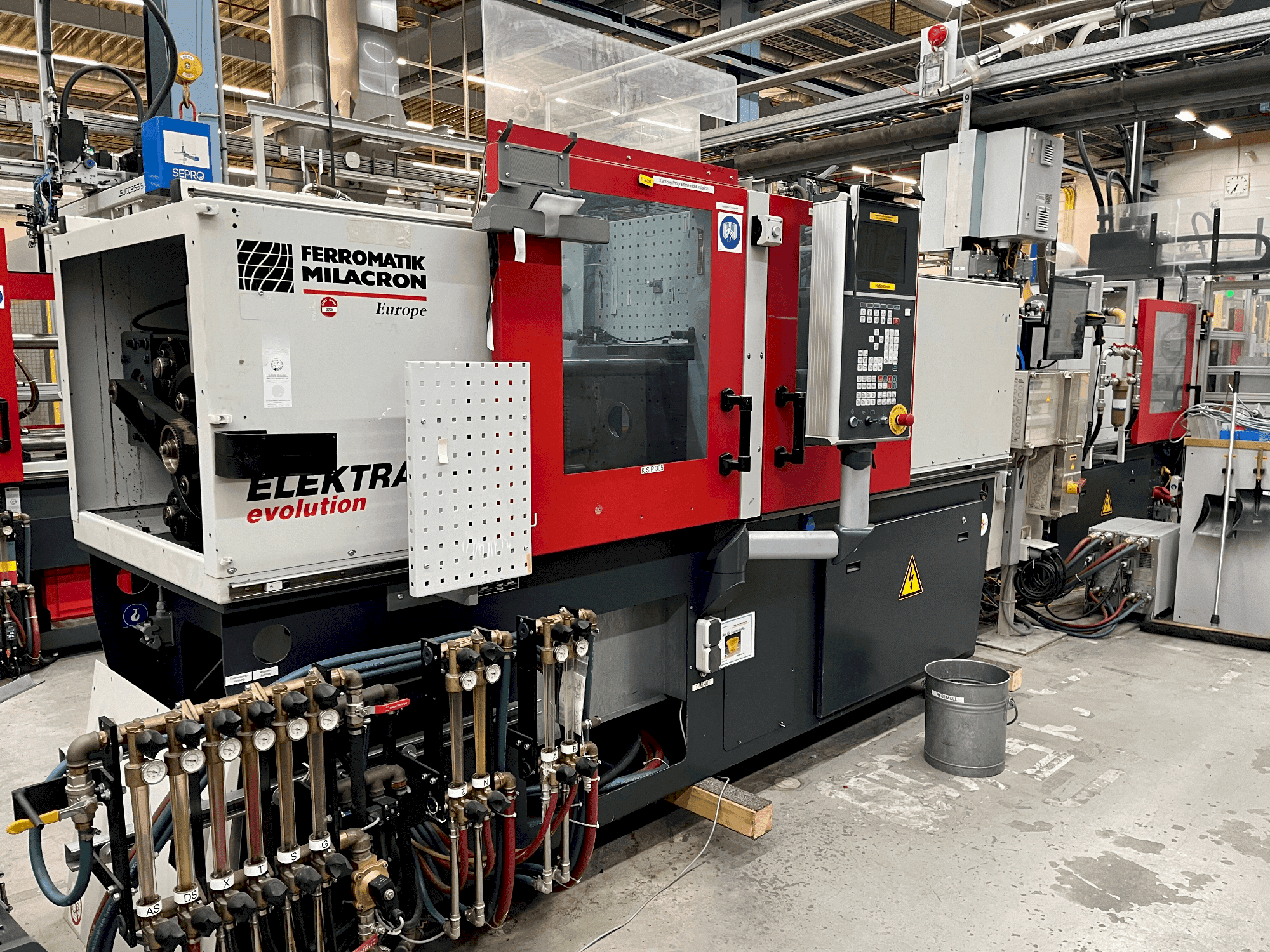 Front view of FERROMATIK EE 30 machine