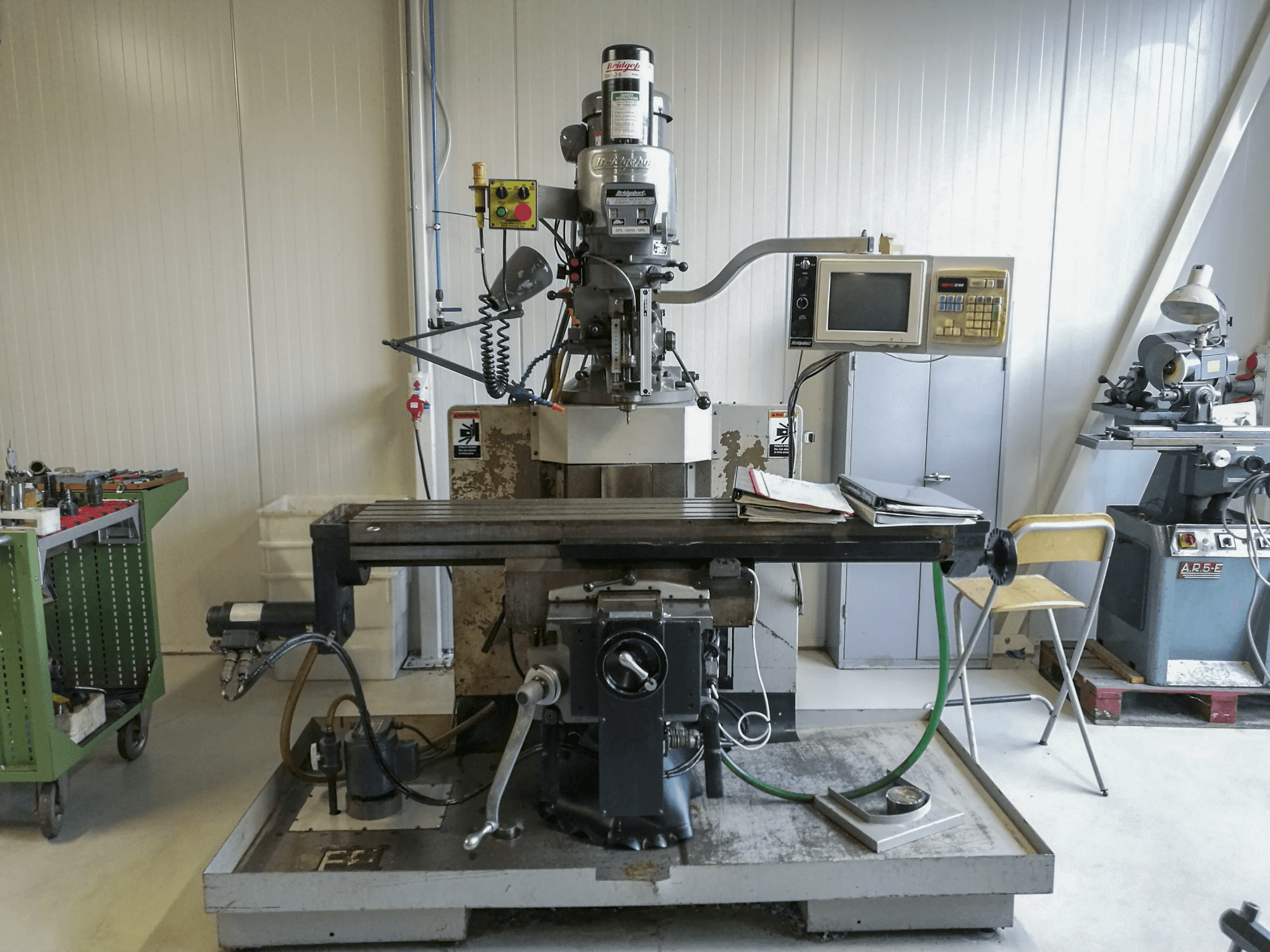 Front view of Bridgeport EZ TRAK DX II machine