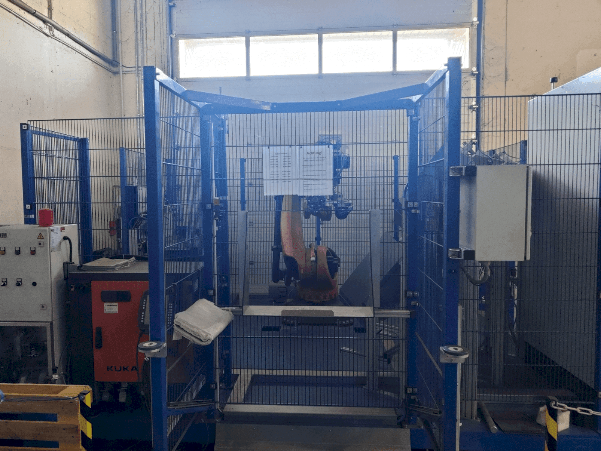 Front view of KUKA KR 120 R 2500 pro machine