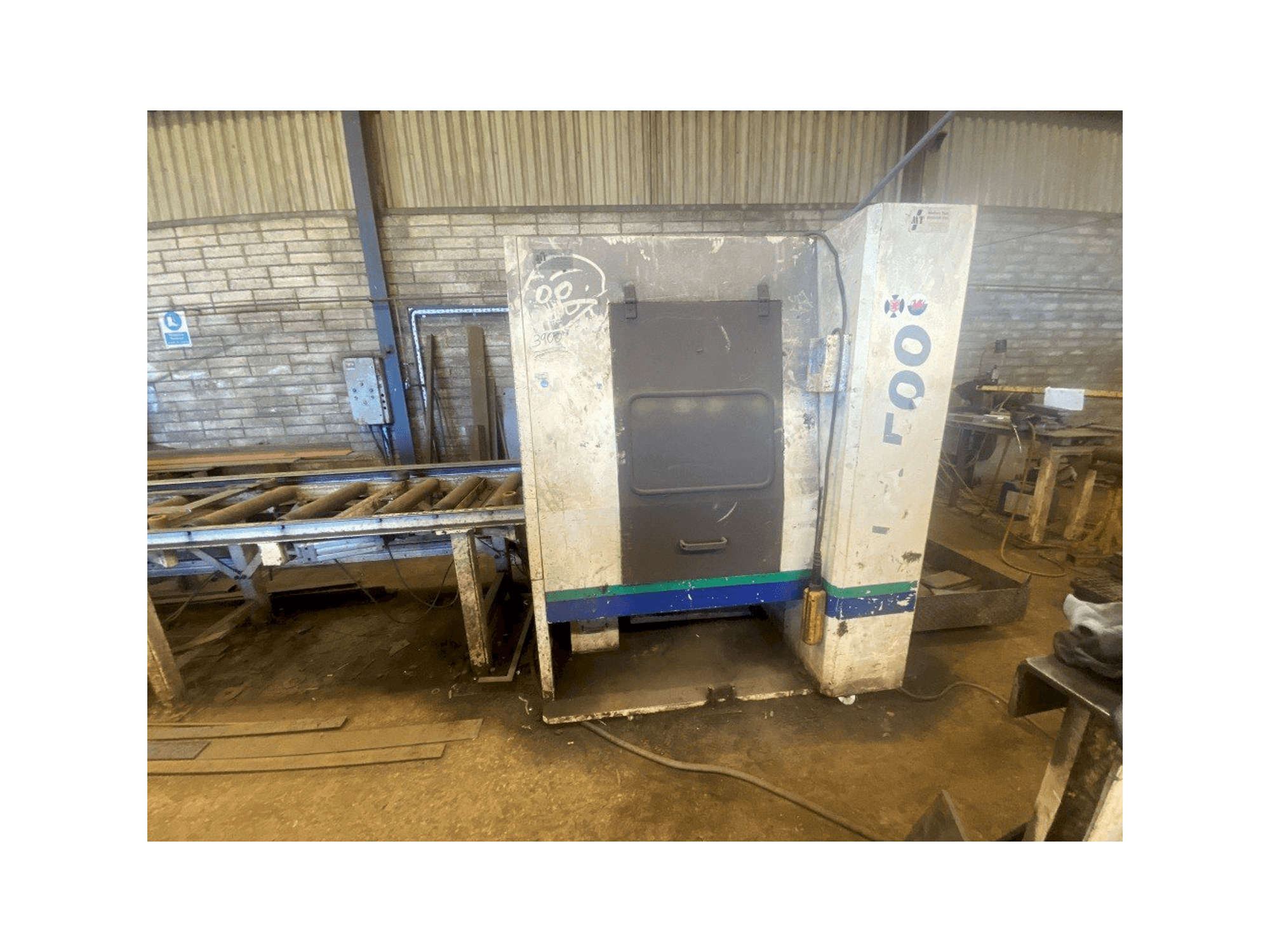 Front view of GEKA ALFA 500/150 machine