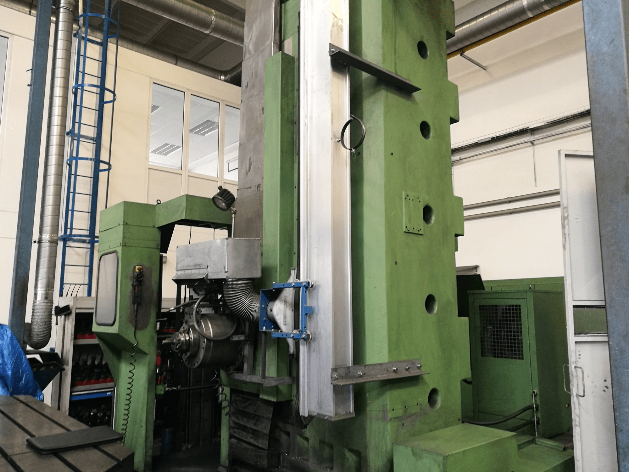 Front view of TOS WHN 130 Machine