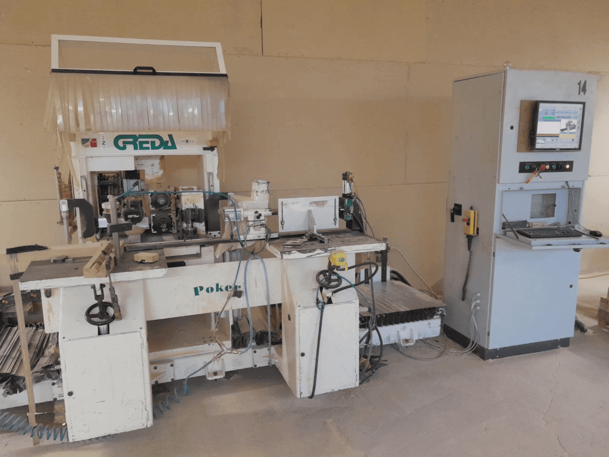 Front view of GREDA POKER machine