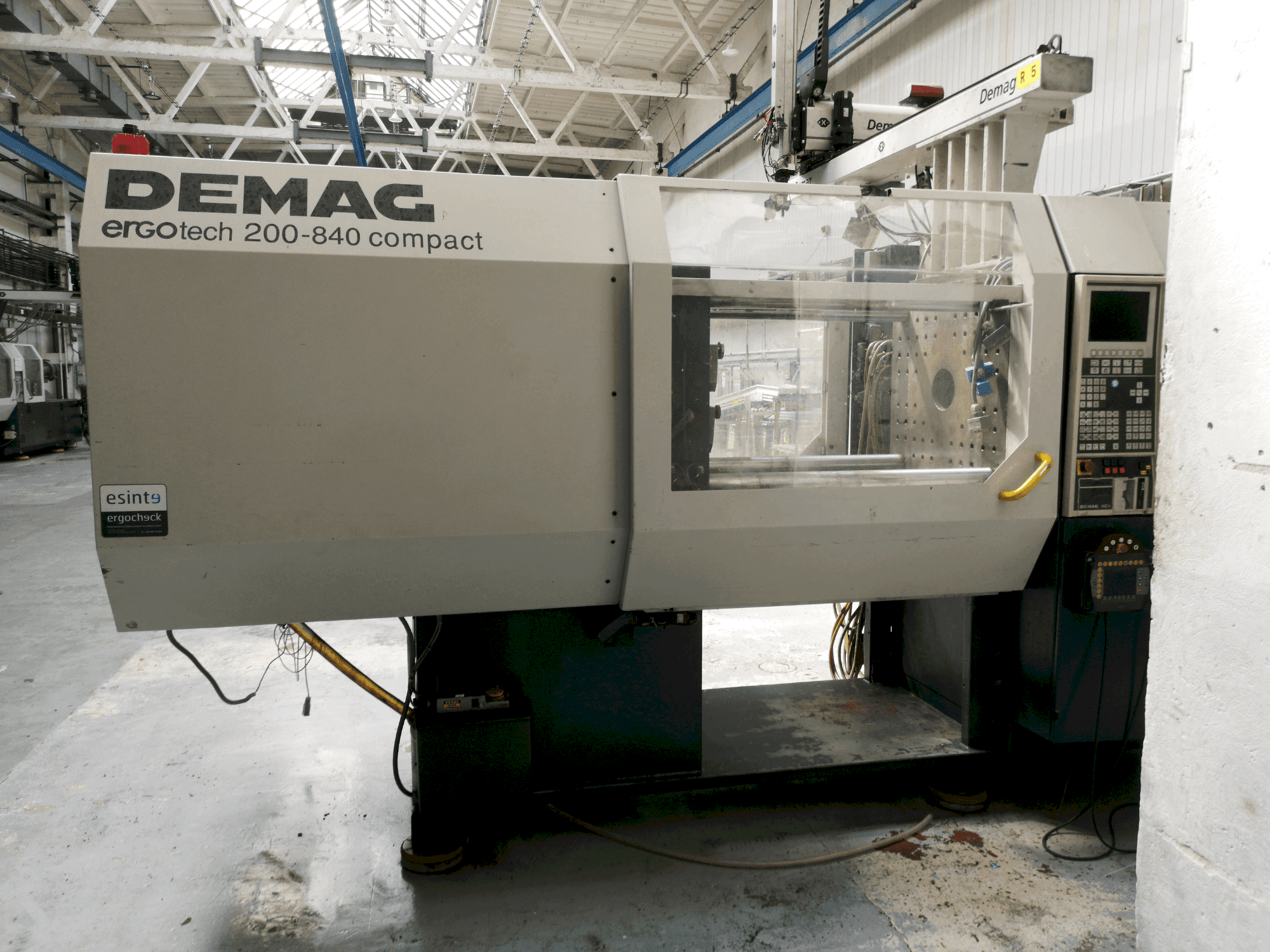 Front view of DEMAG Ergotech 200-840 Compact machine