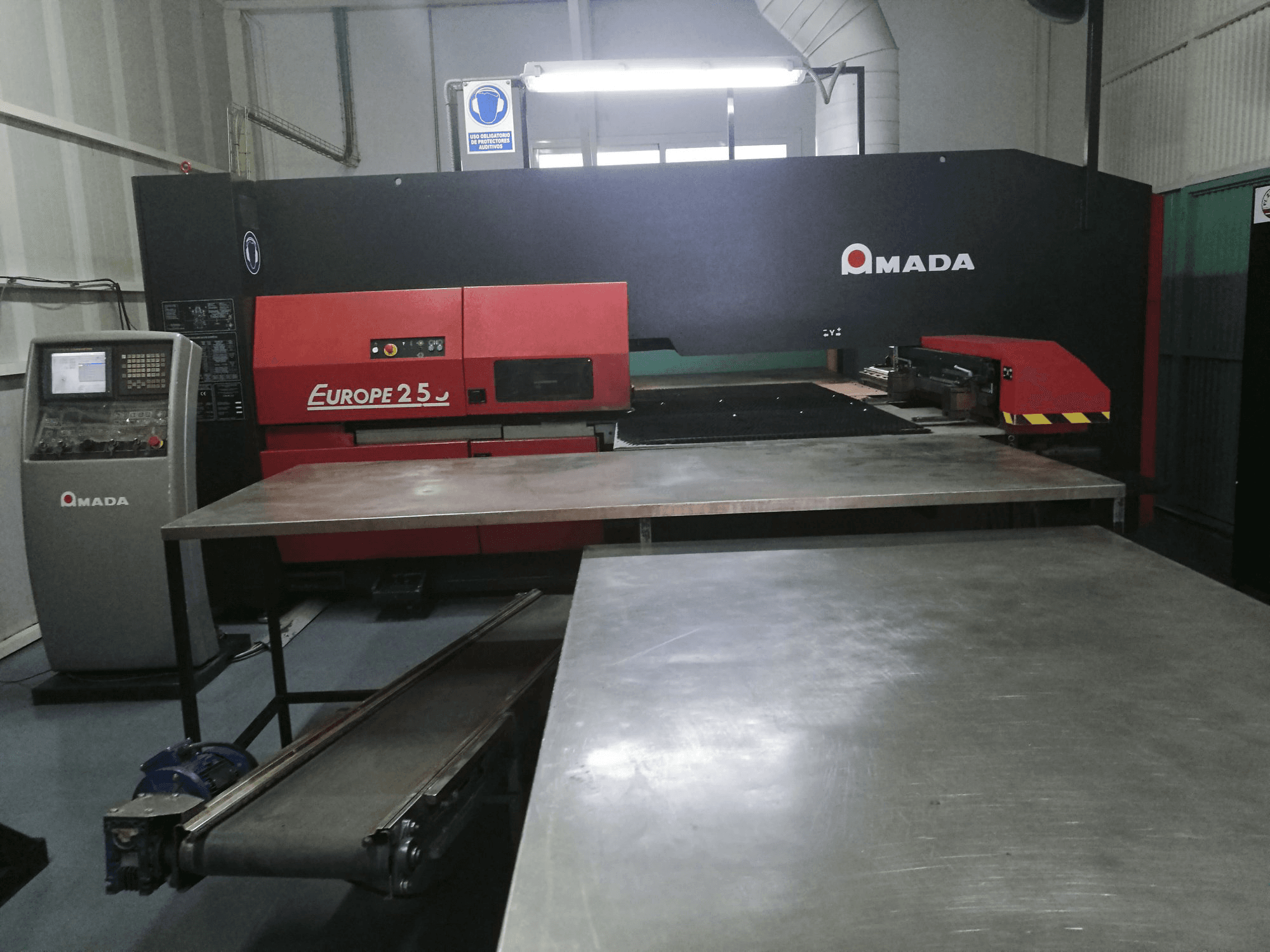 Front view of AMADA EUROPE 255 Machine