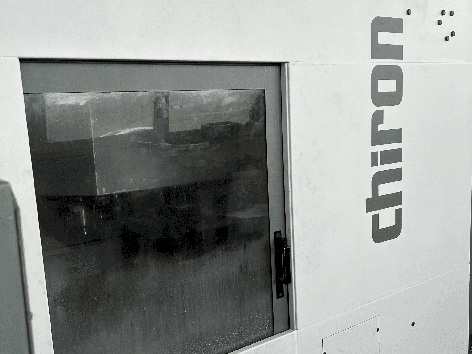 Front view of CHIRON FZ18W machine