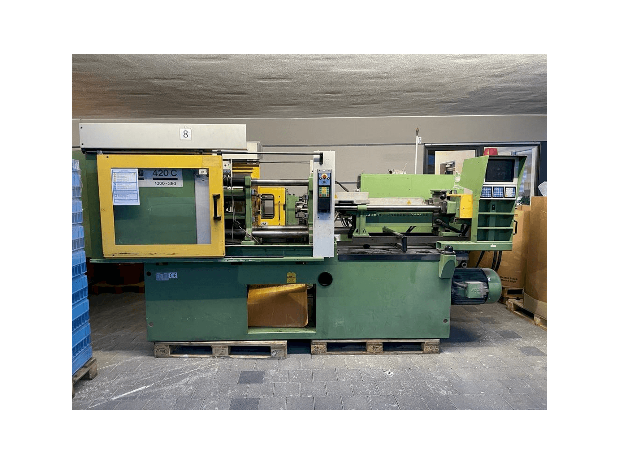 Front view of Arburg 420C mit machine