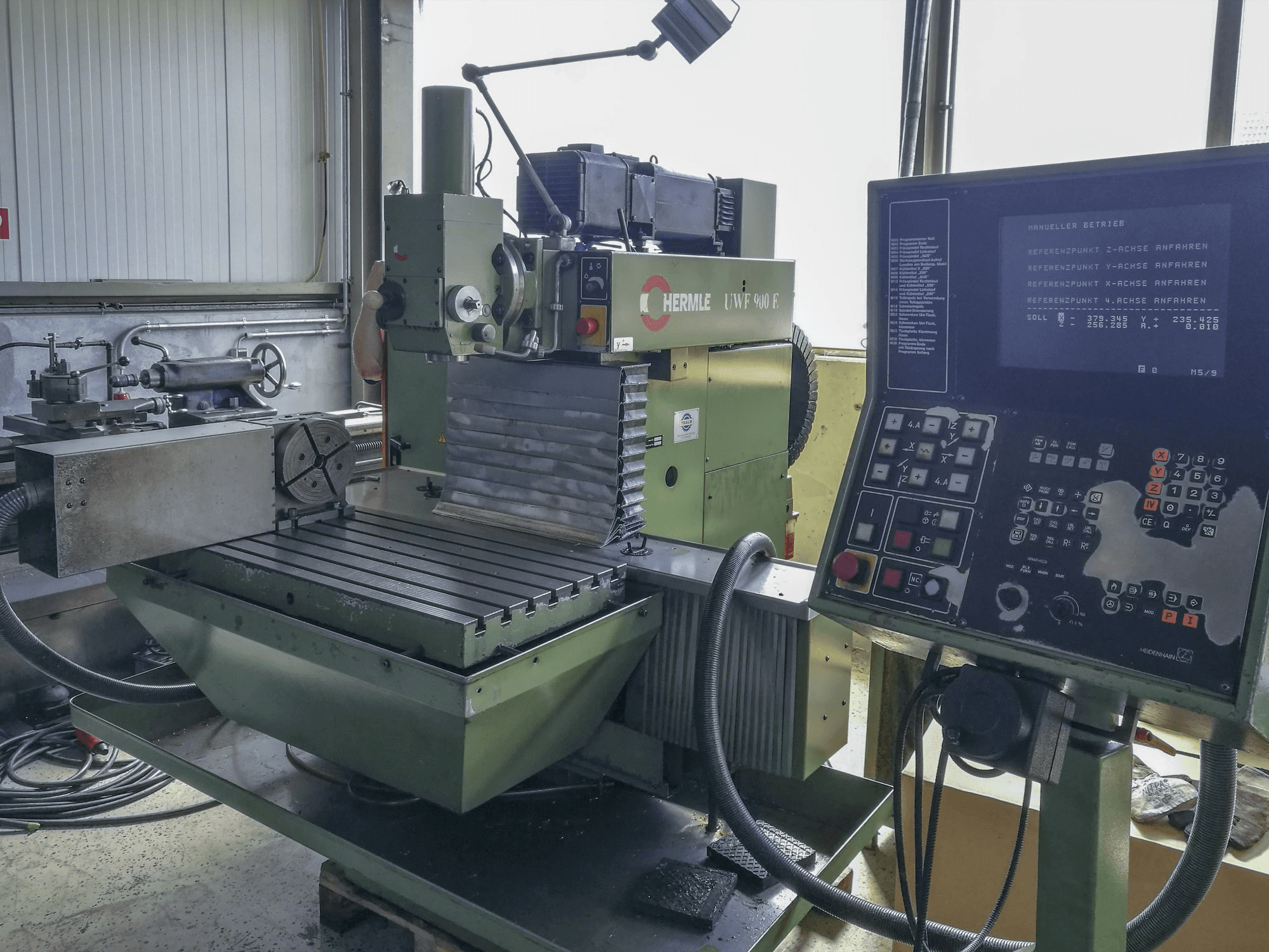 Right view 1 of HERMLE UWF 900 E machine