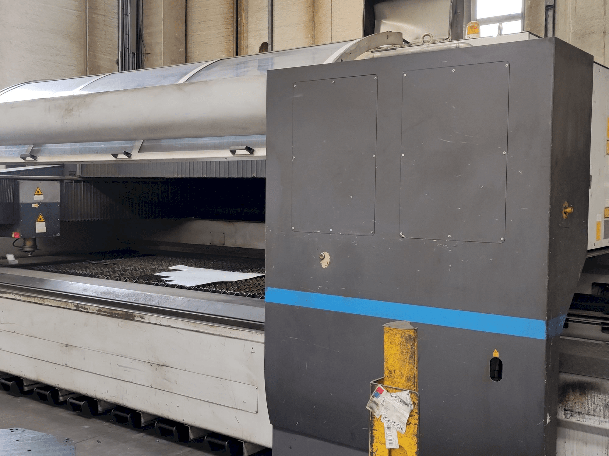 Front view of LVD AXEL 3015 S machine